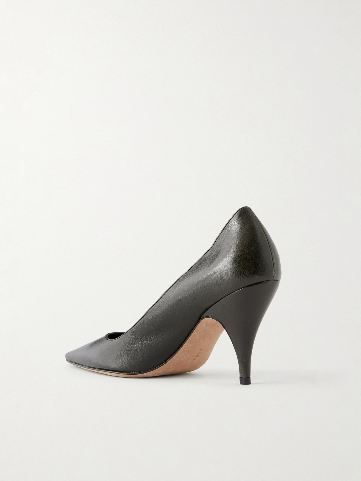 Liisa Three Pumps
