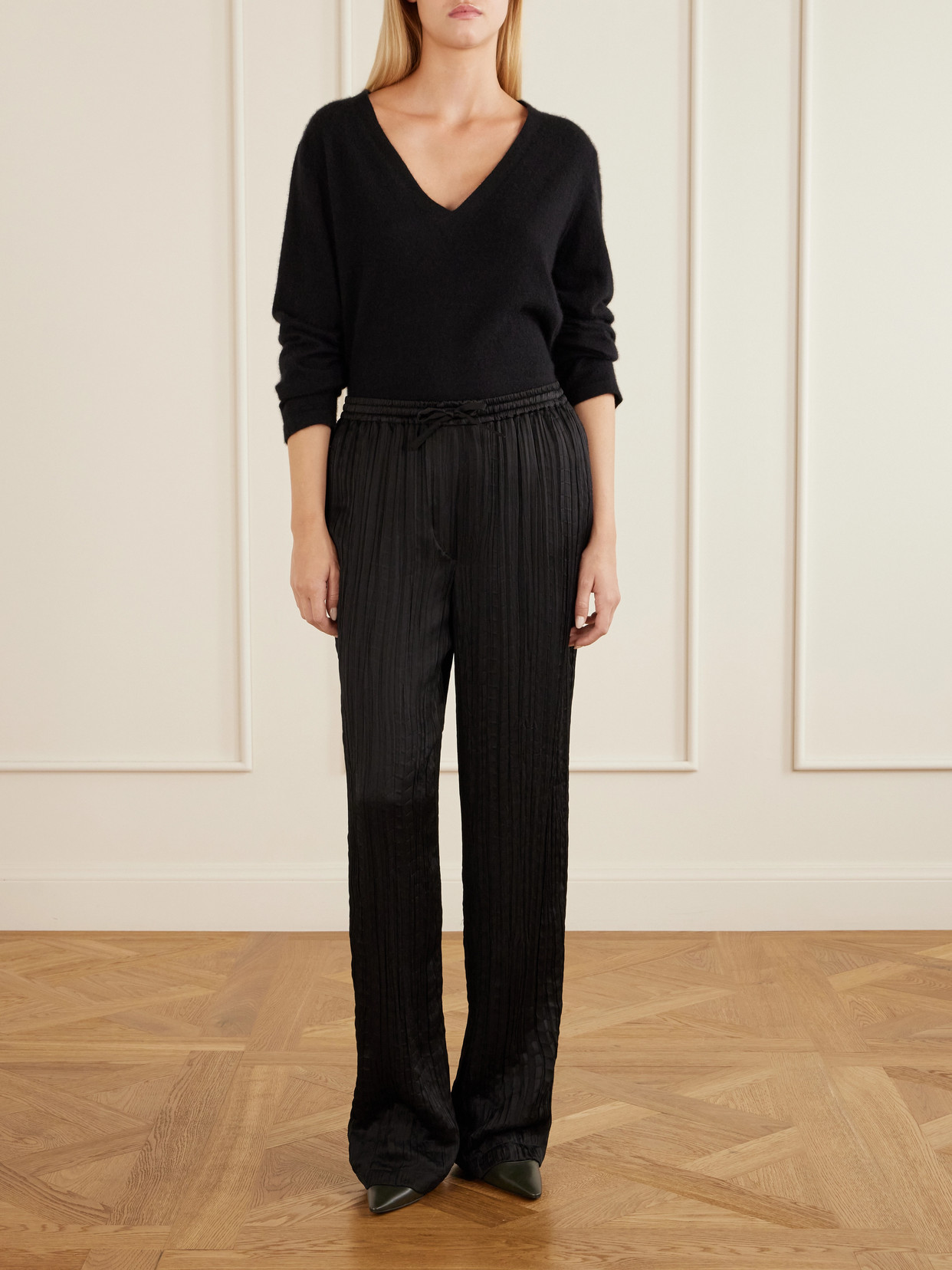 Liisa Three Pumps