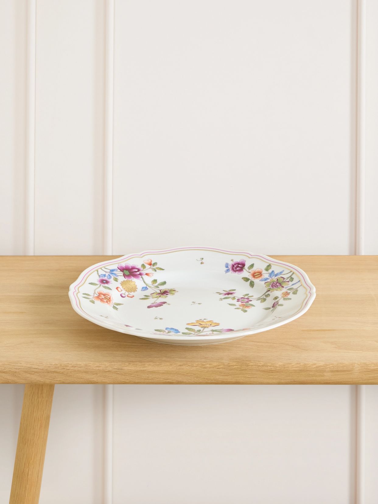 Porcelain dinner plate