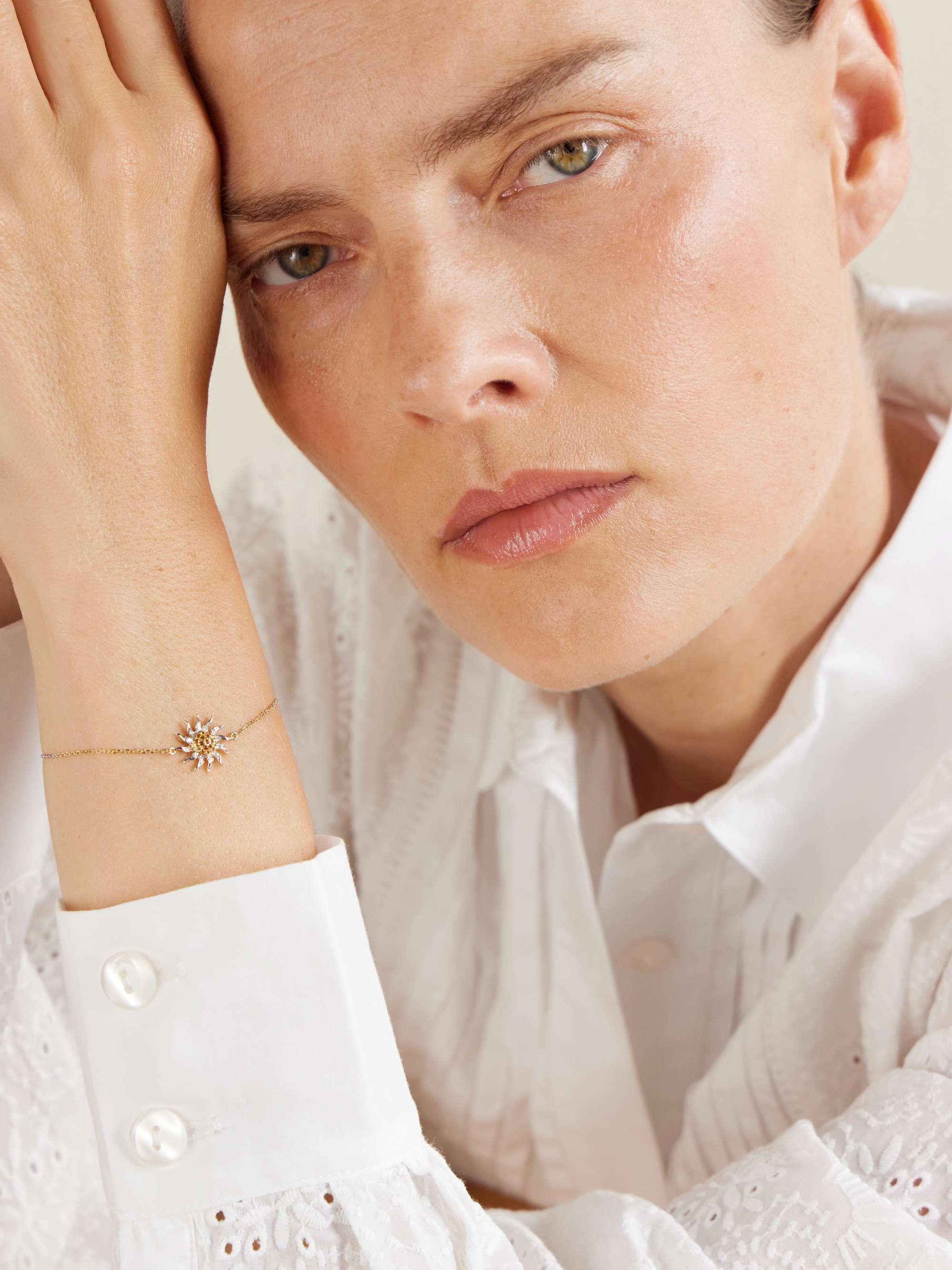YVONNE LÉON 