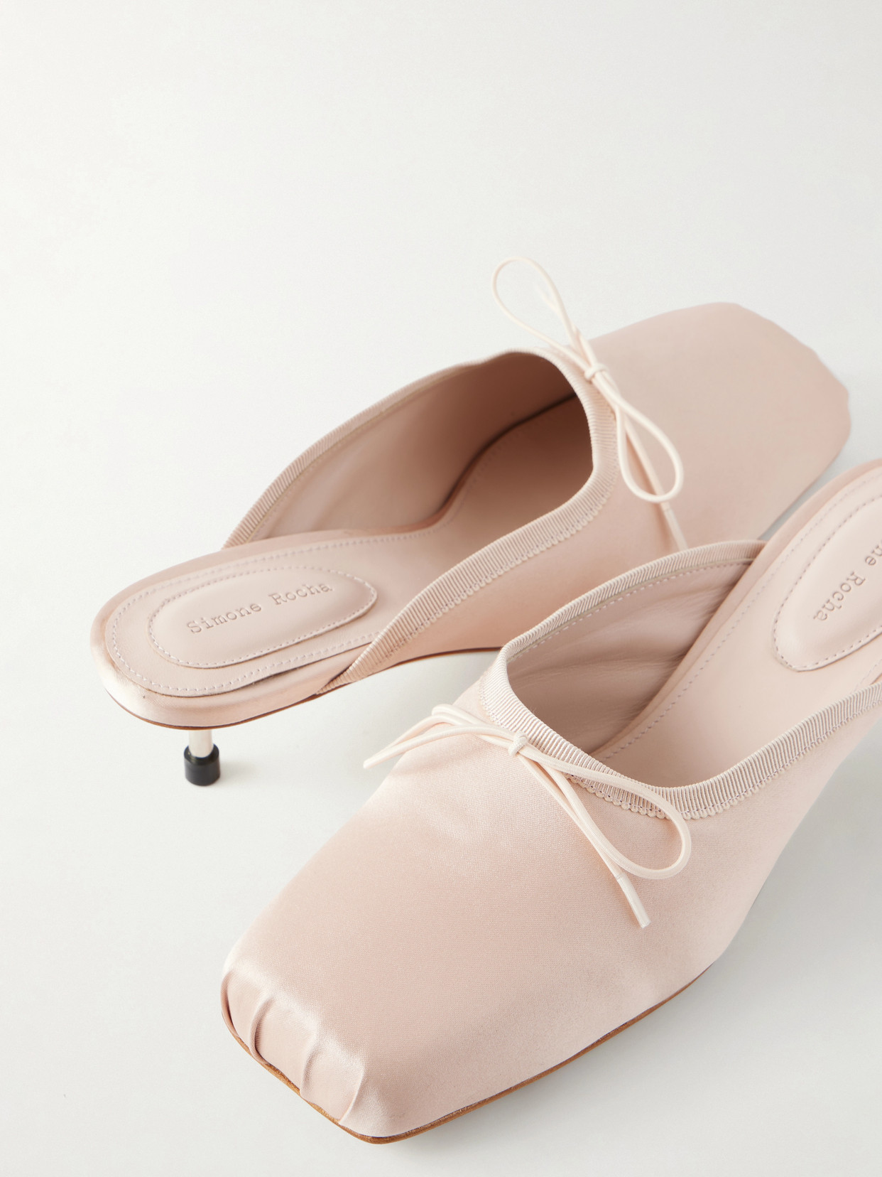Pointe Bow-Detailed Pumps