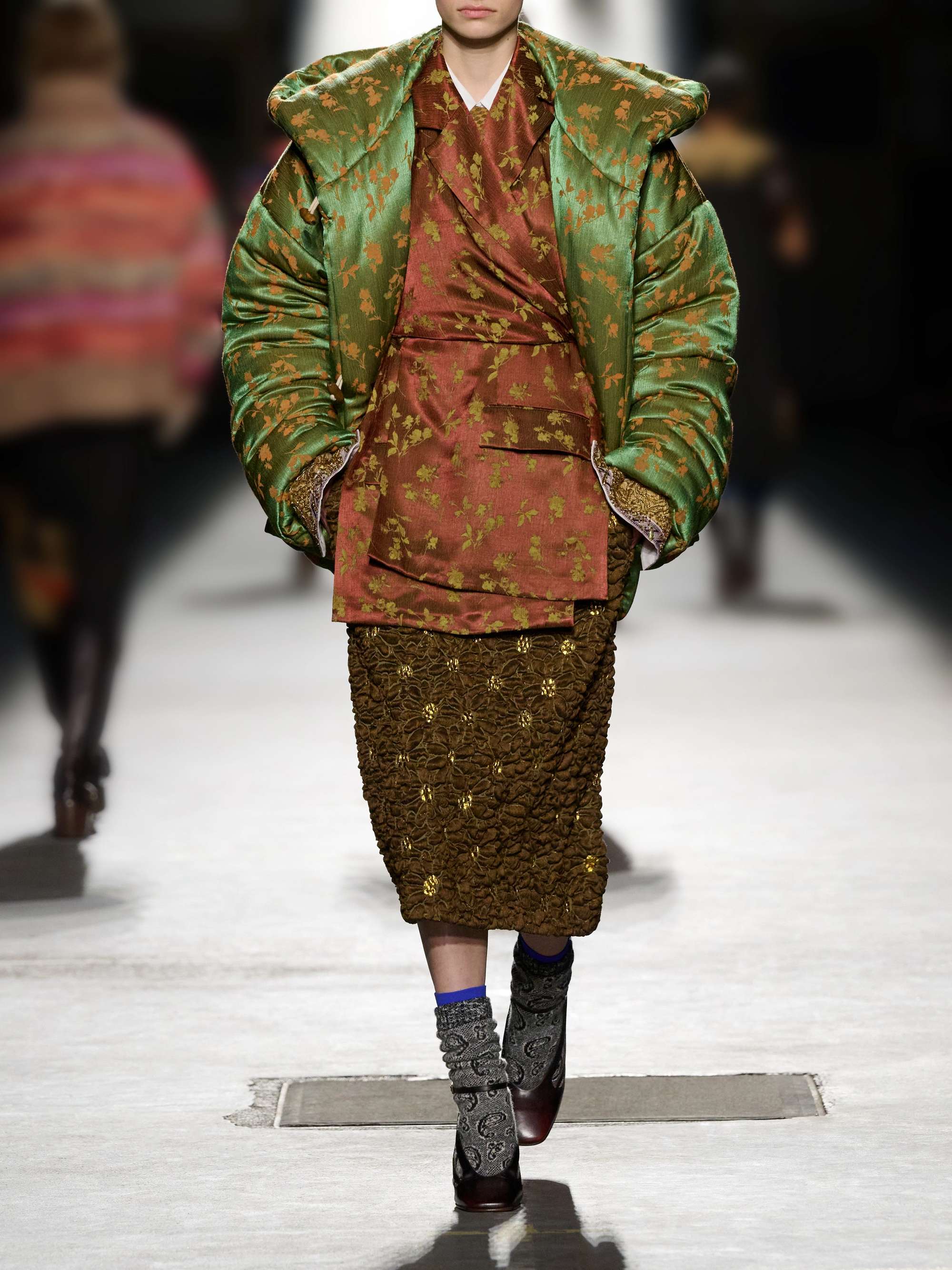 DRIES VAN NOTEN パフスリーブ ショートジャケット ベルギー製 DRIES VAN NOTEN Hooded padded floral-jacquard short jacket | NET-A