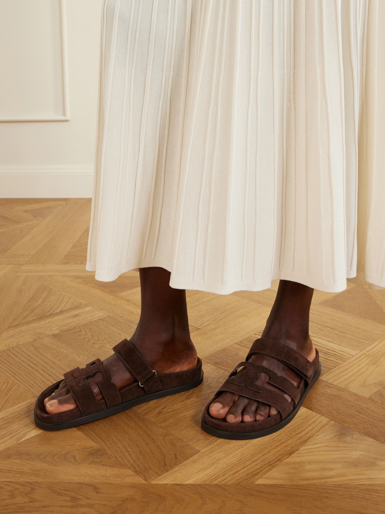 Tory Burch Slippers Ines In Pelle Scamosciata Cioccolato Donna In Multi