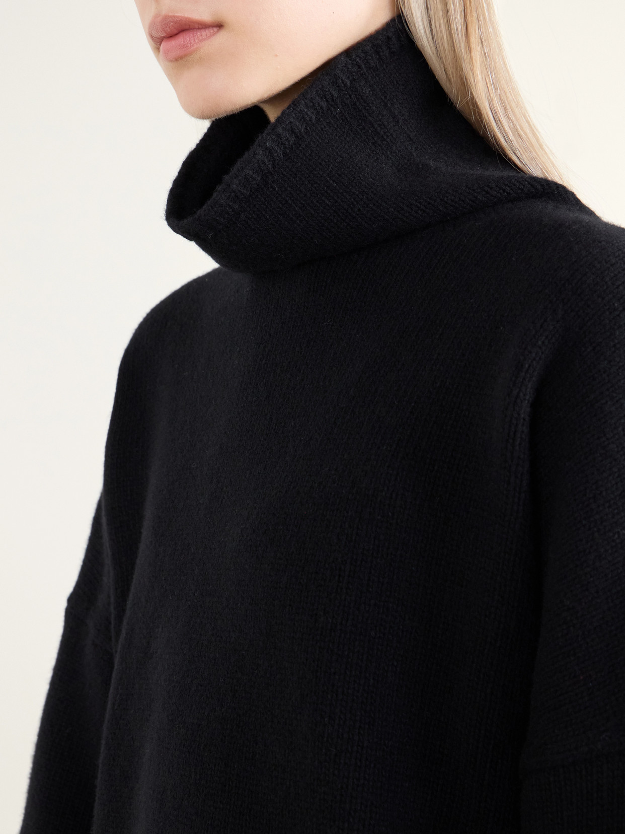 Amie Merino Wool And Cashmere-Blend Turtleneck Sweater