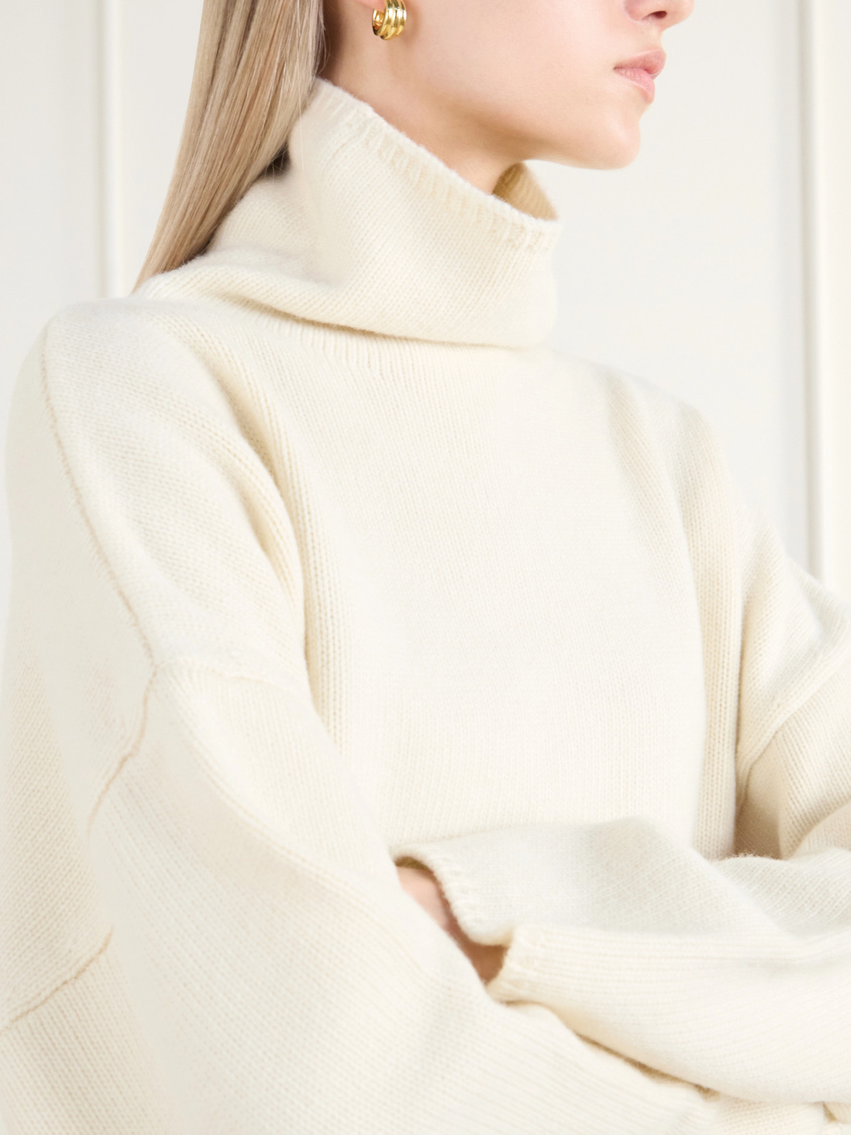 Amie Merino Wool And Cashmere Turtleneck Sweater