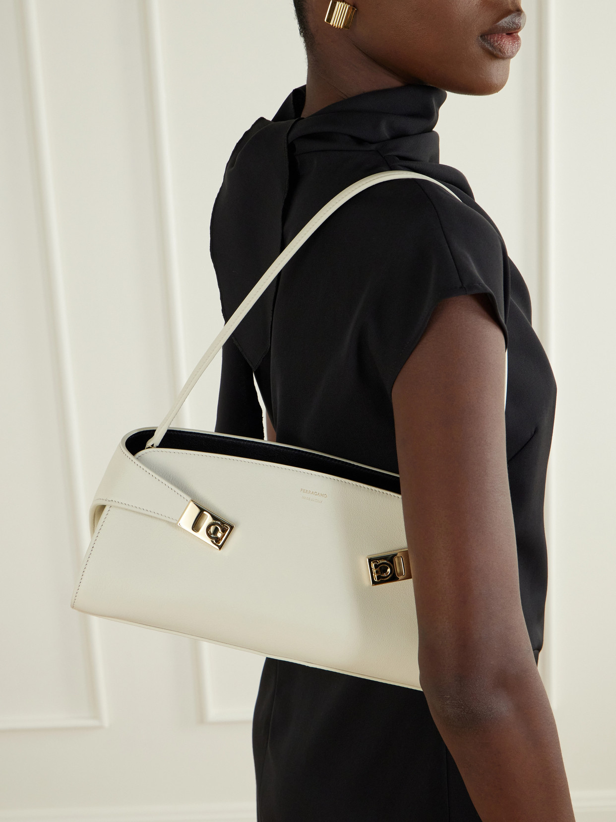 Hug Shoulder Bag
