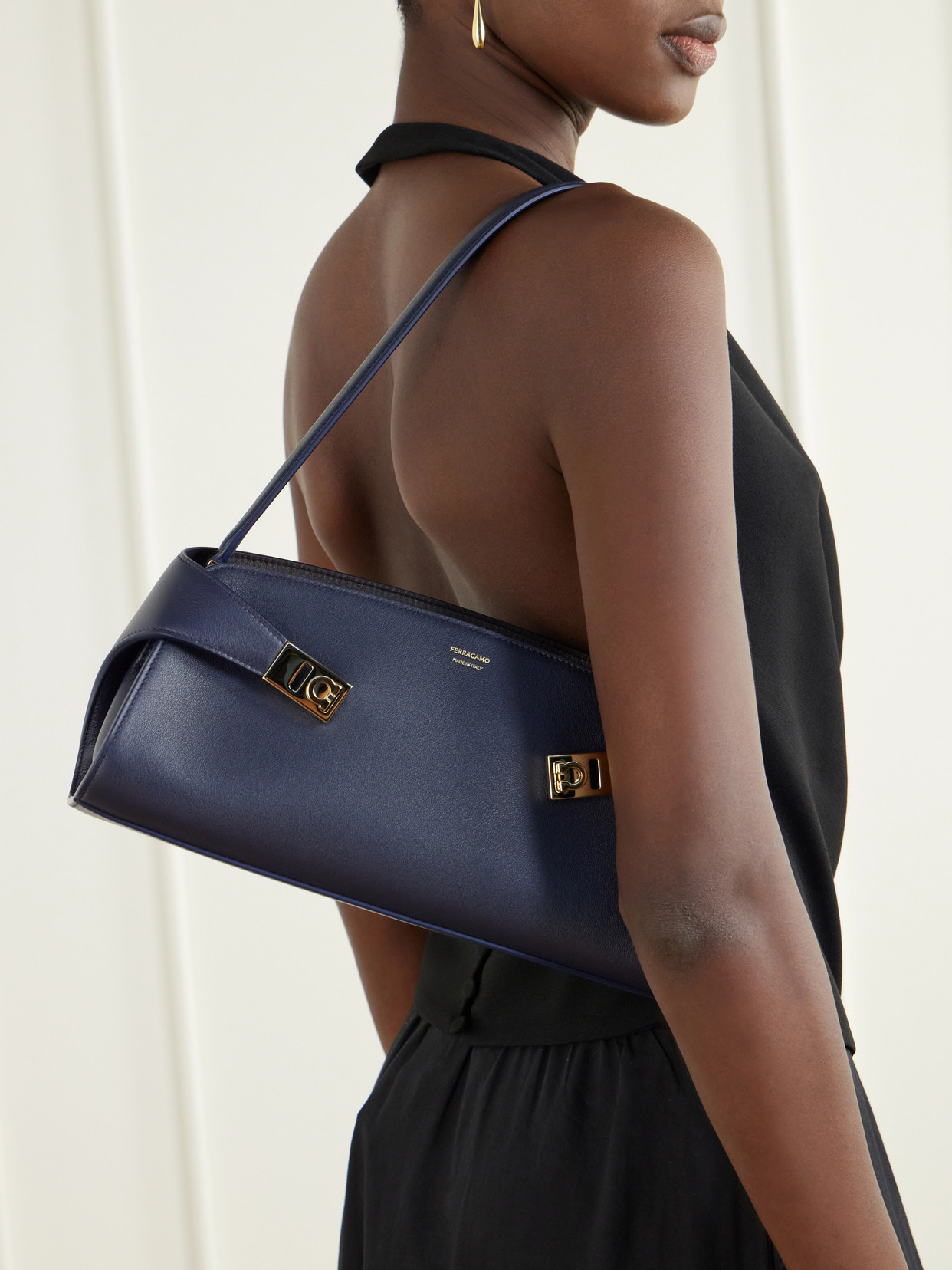 Hug Shoulder Bag