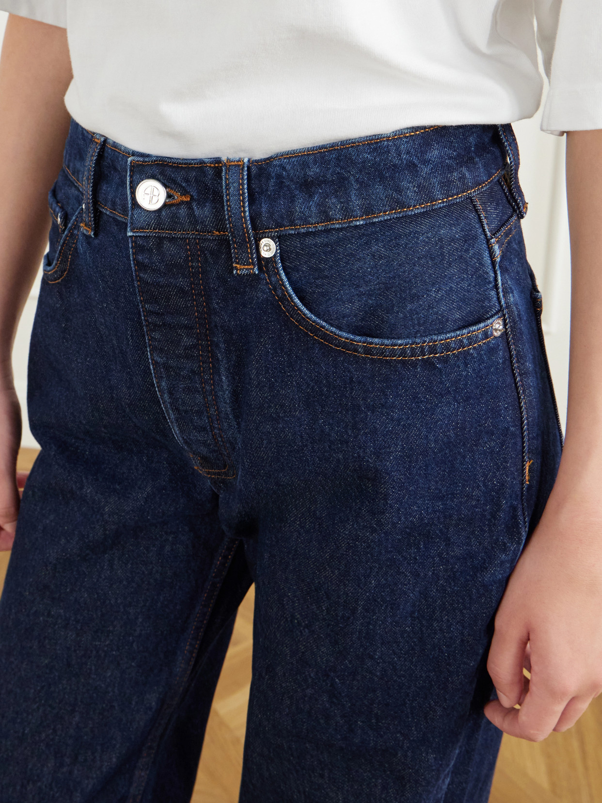 Hugh Jean 34' Straight-Leg Jeans