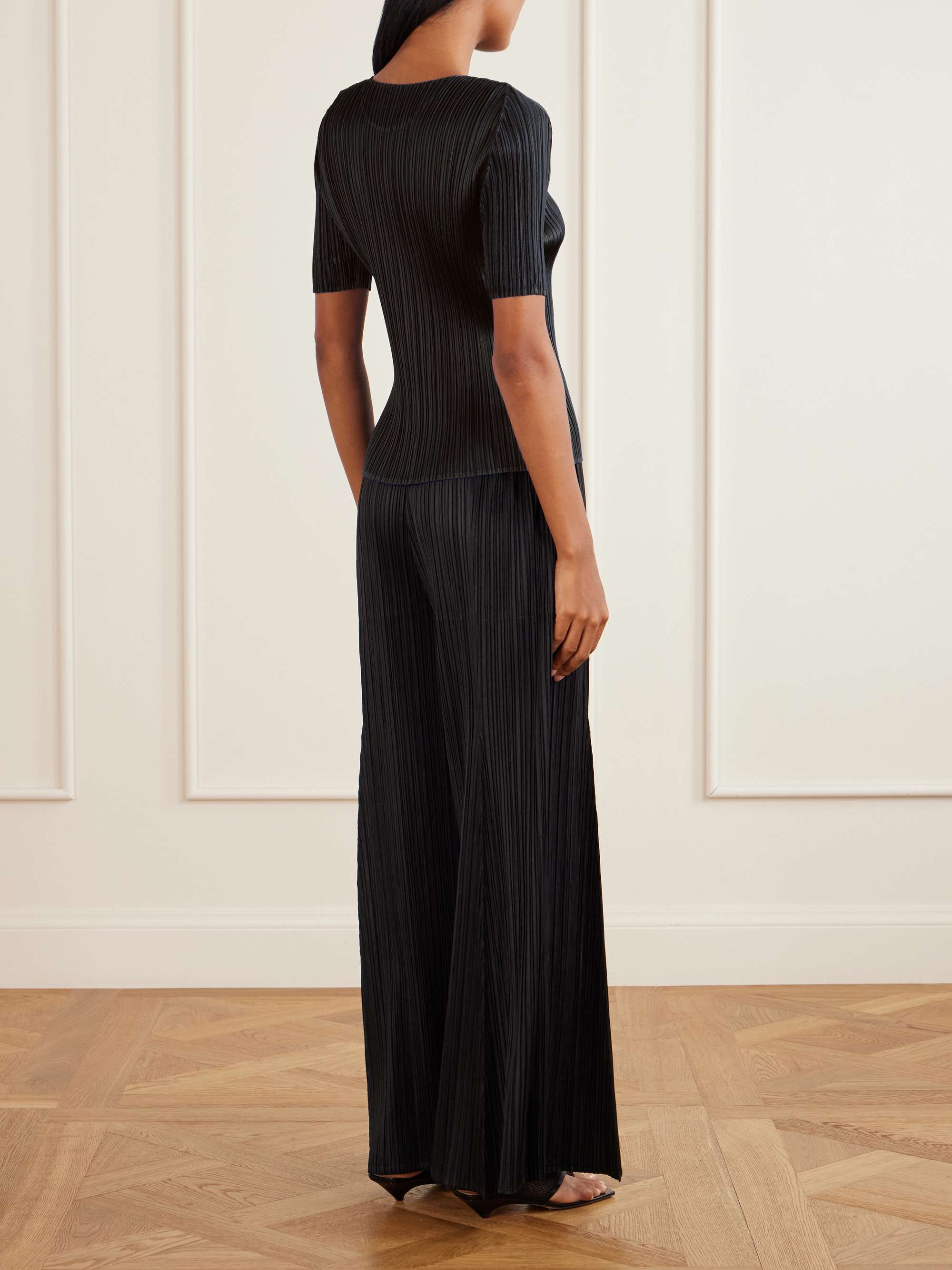 PLEATS PLEASE ISSEY MIYAKE 