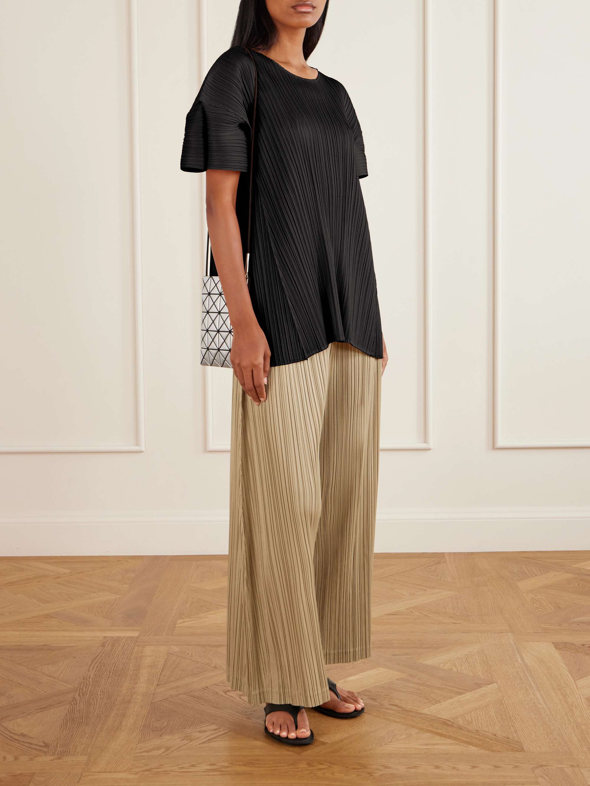 PLEATS PLEASE ISSEY MIYAKE 