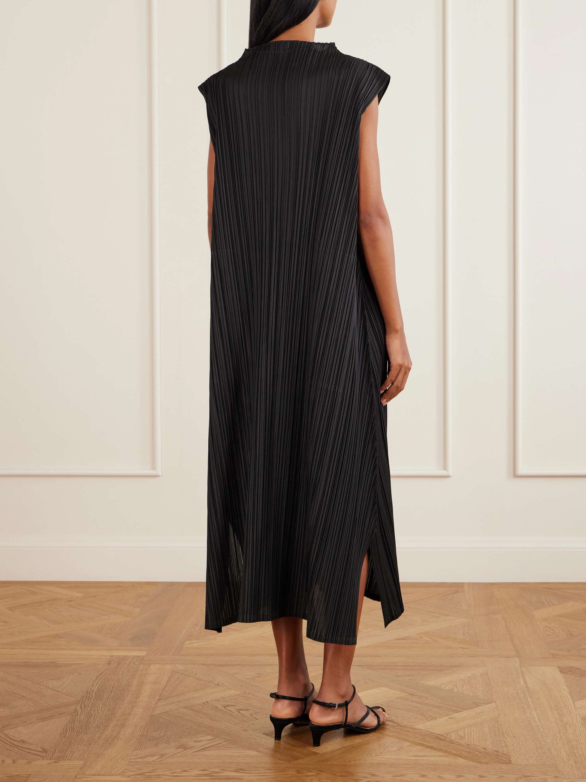 PLEATS PLEASE ISSEY MIYAKE 
