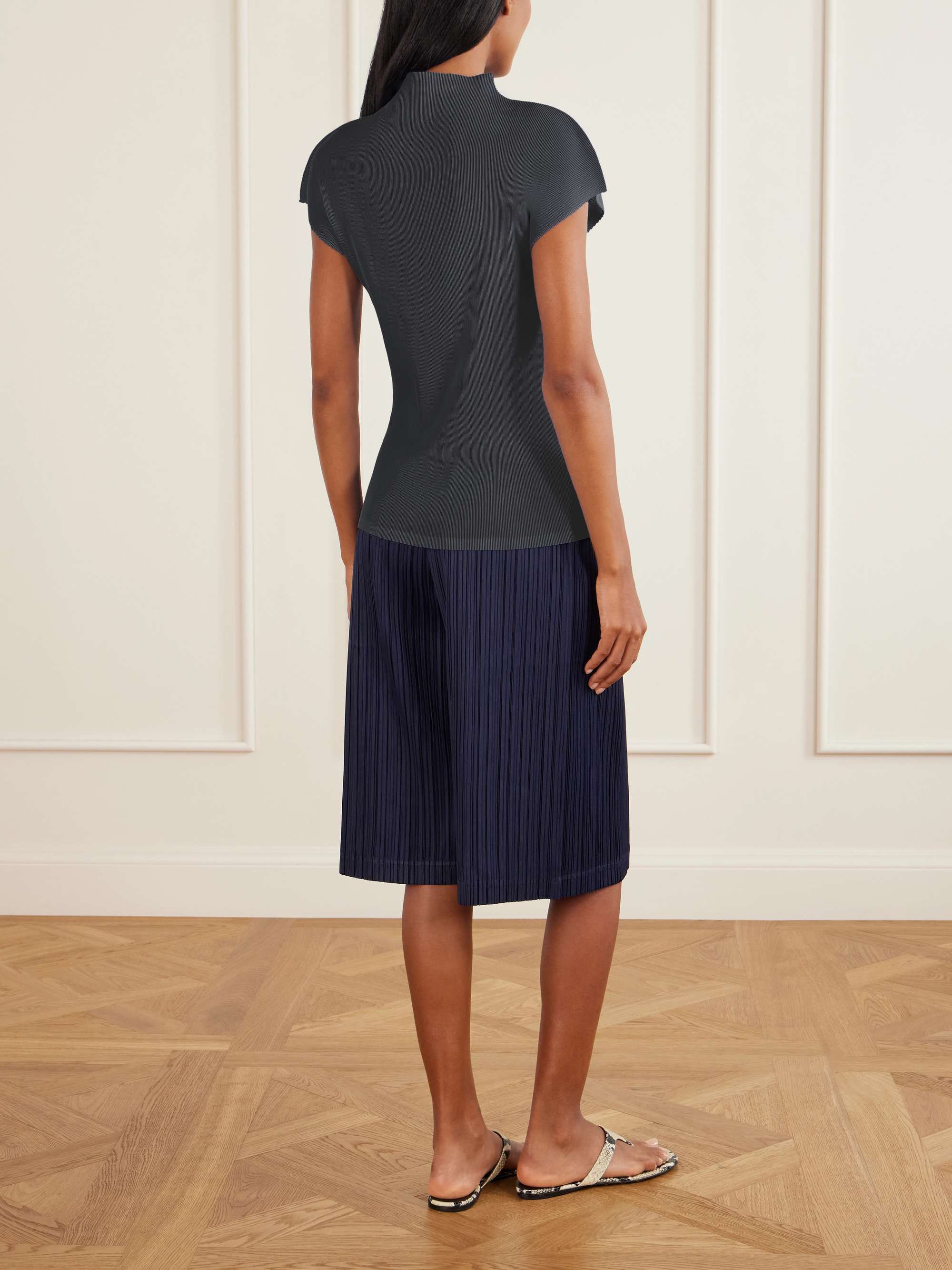 PLEATS PLEASE ISSEY MIYAKE 