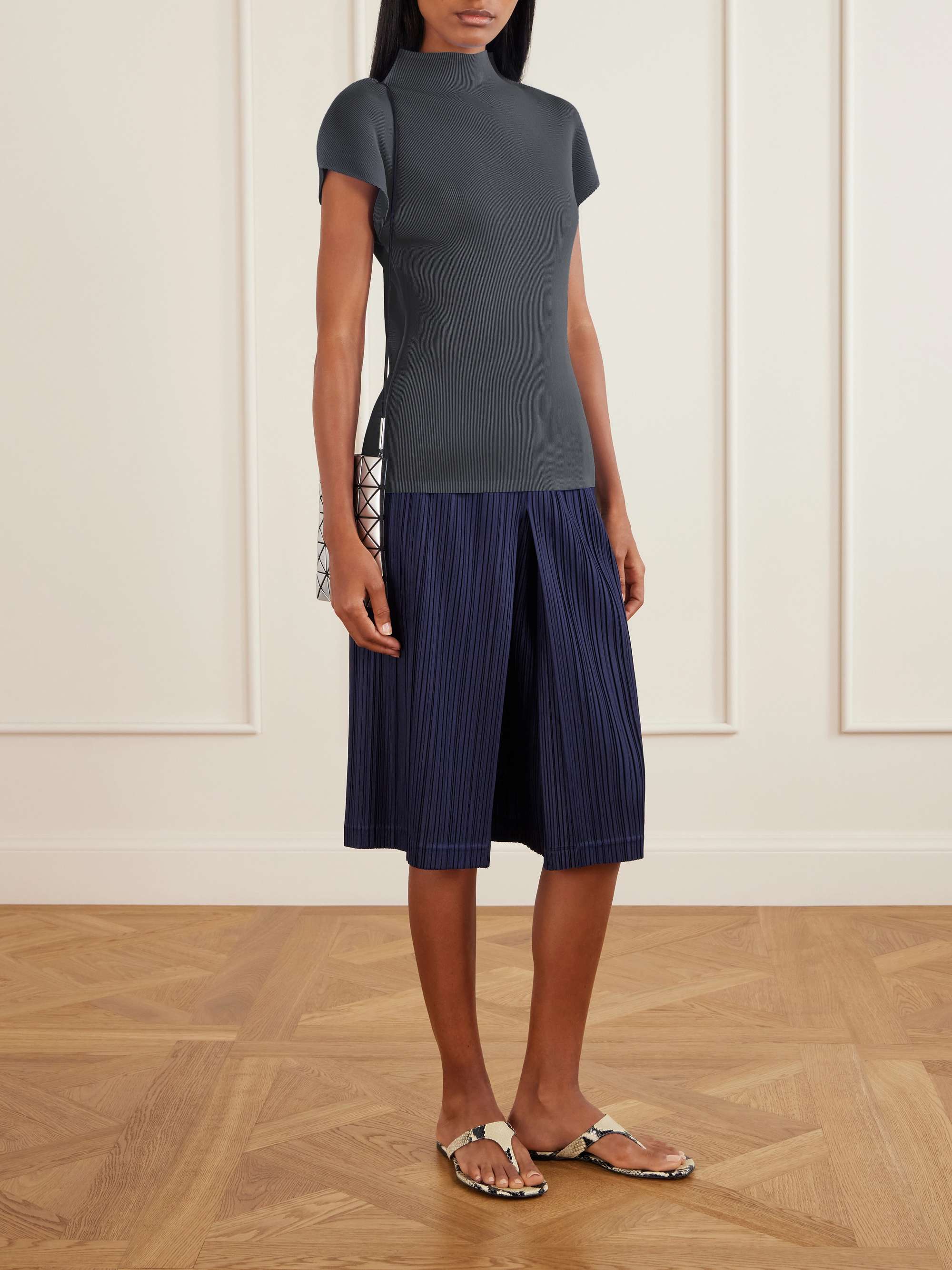 PLEATS PLEASE ISSEY MIYAKE 