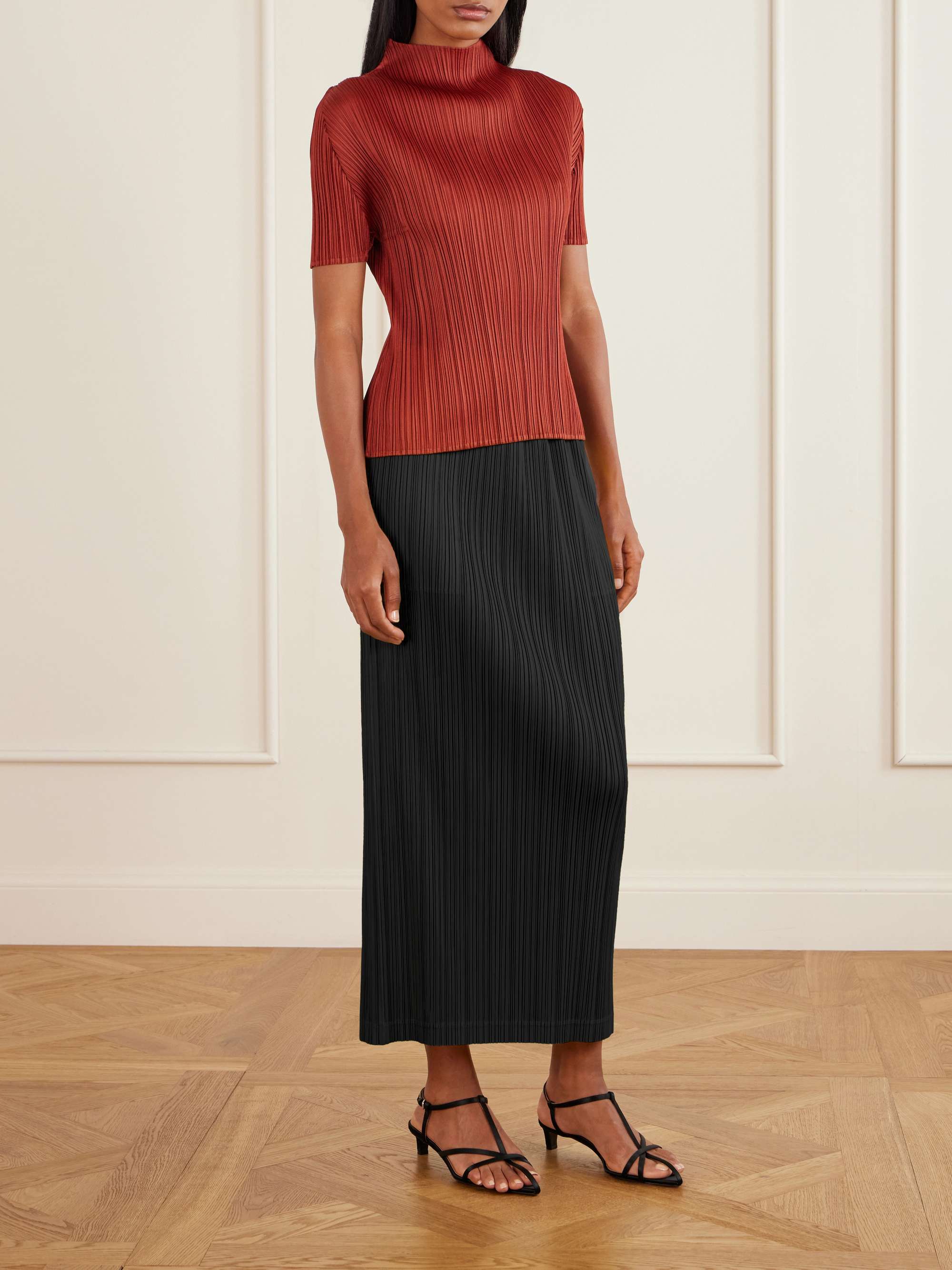 PLEATS PLEASE ISSEY MIYAKE 