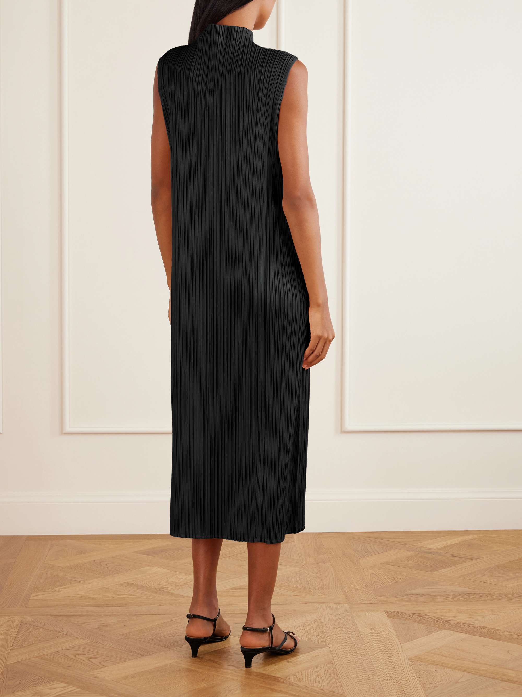 PLEATS PLEASE ISSEY MIYAKE 