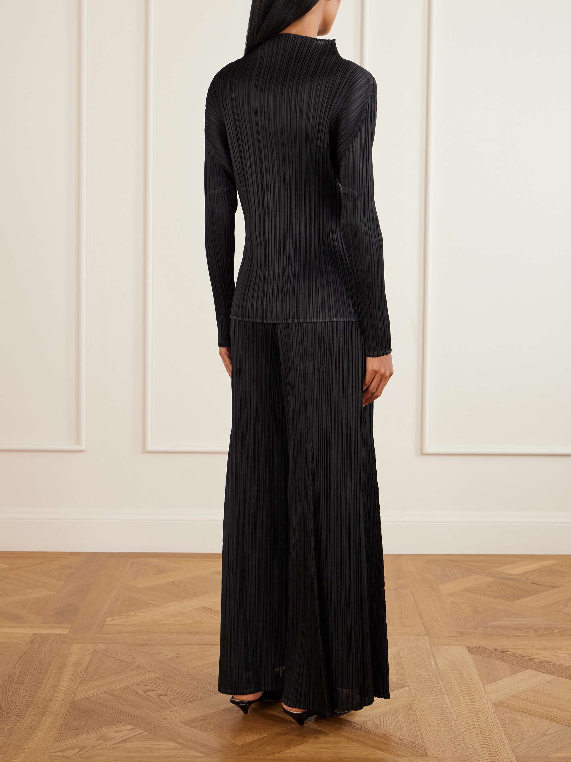 PLEATS PLEASE ISSEY MIYAKE 