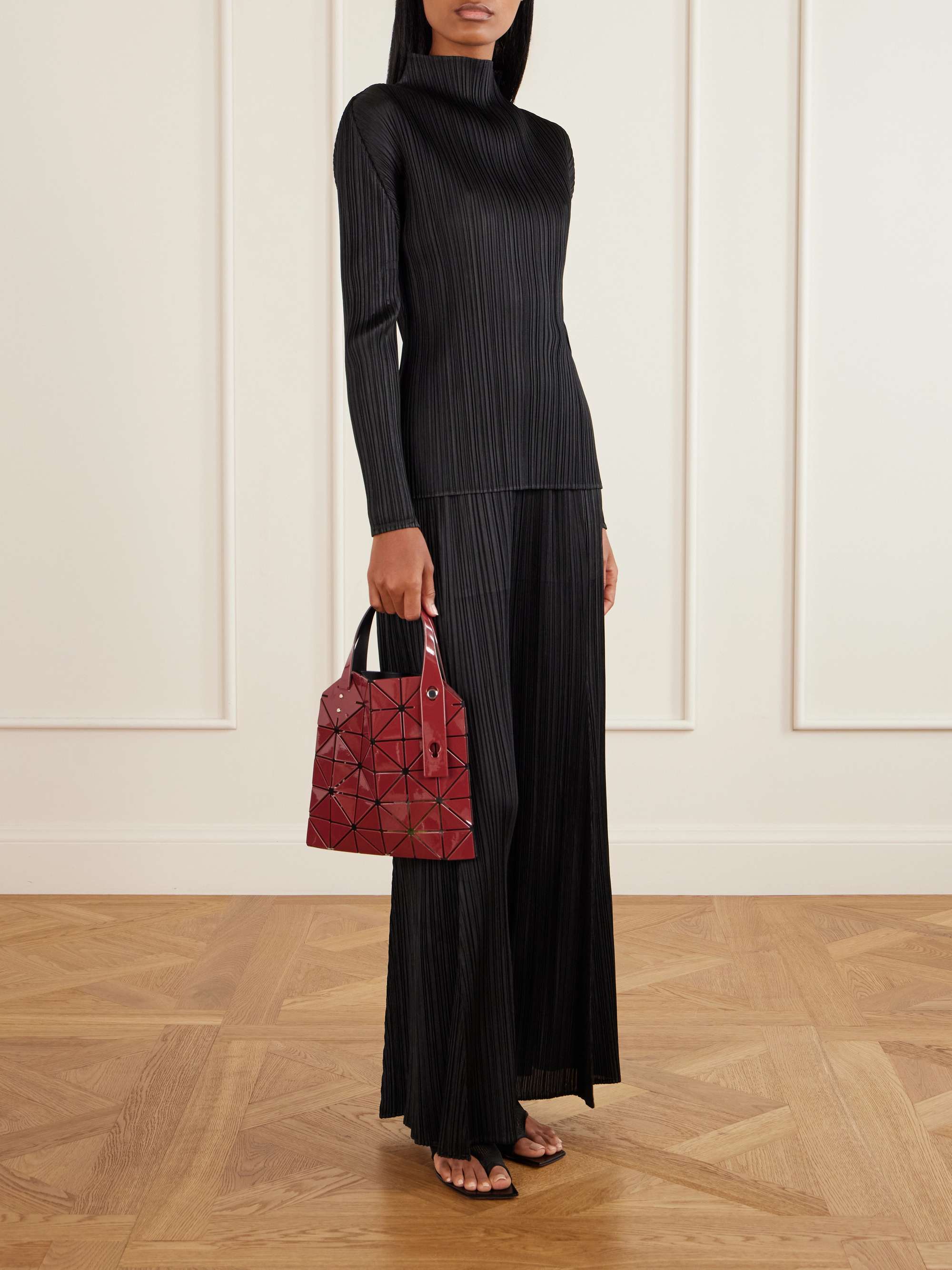 PLEATS PLEASE ISSEY MIYAKE 