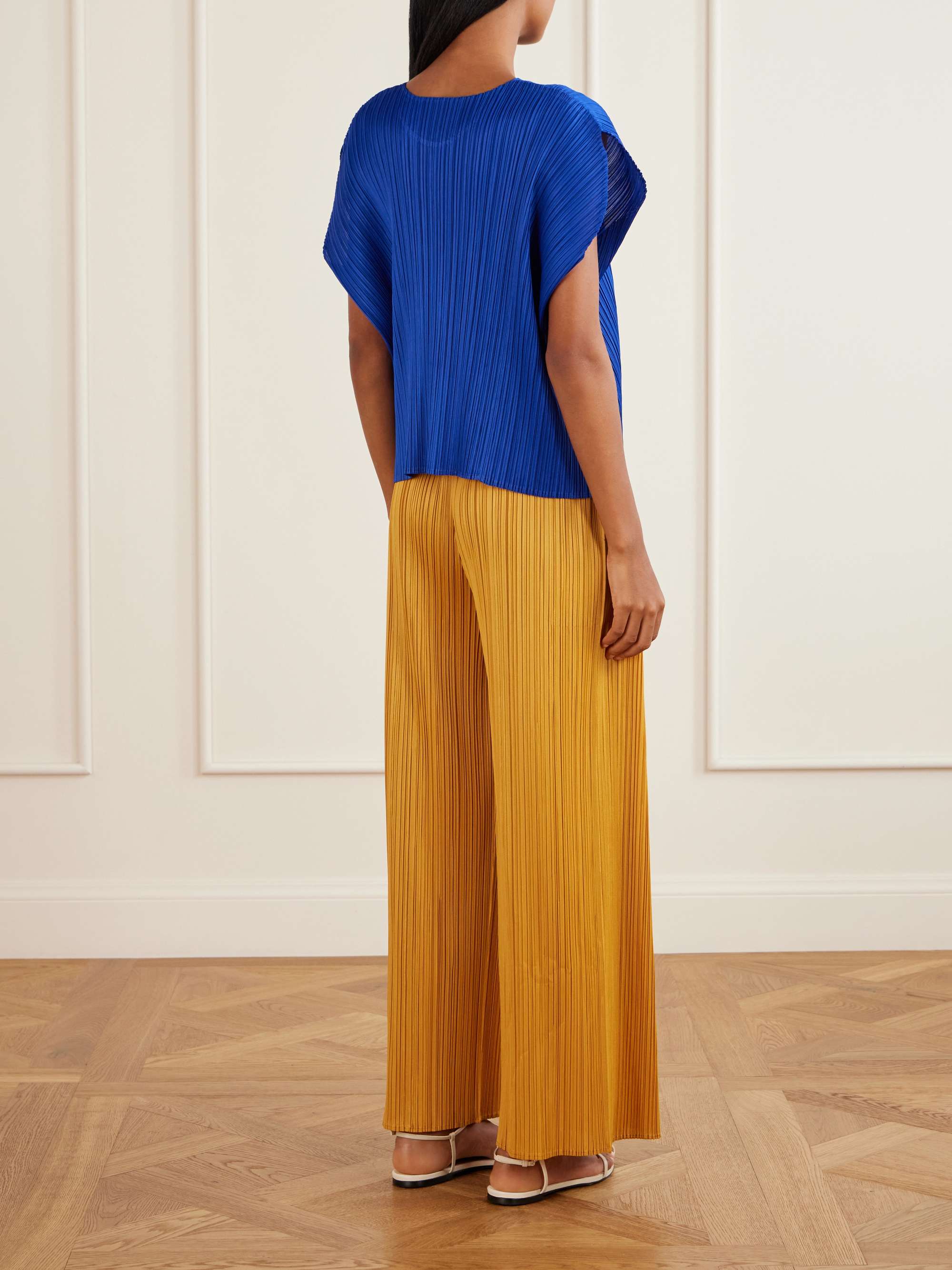 PLEATS PLEASE ISSEY MIYAKE 