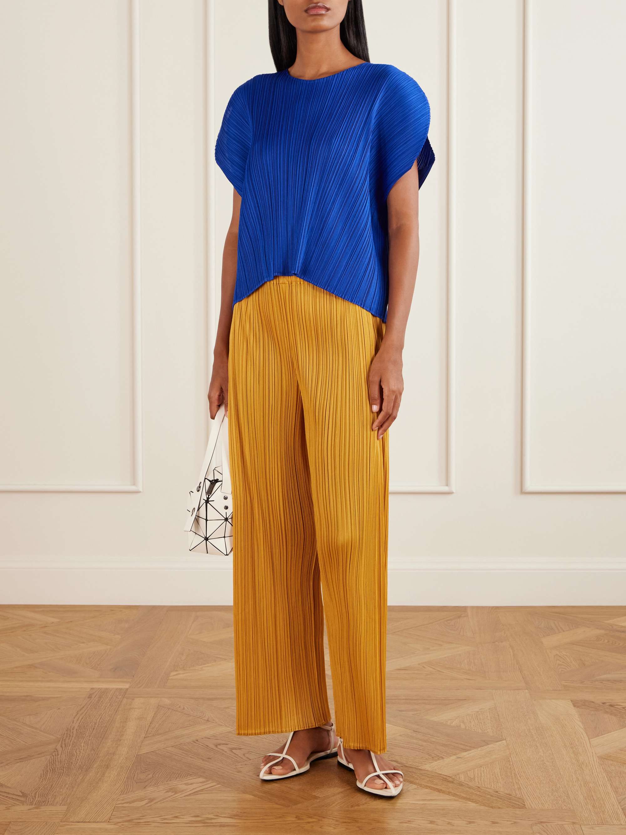 PLEATS PLEASE ISSEY MIYAKE 