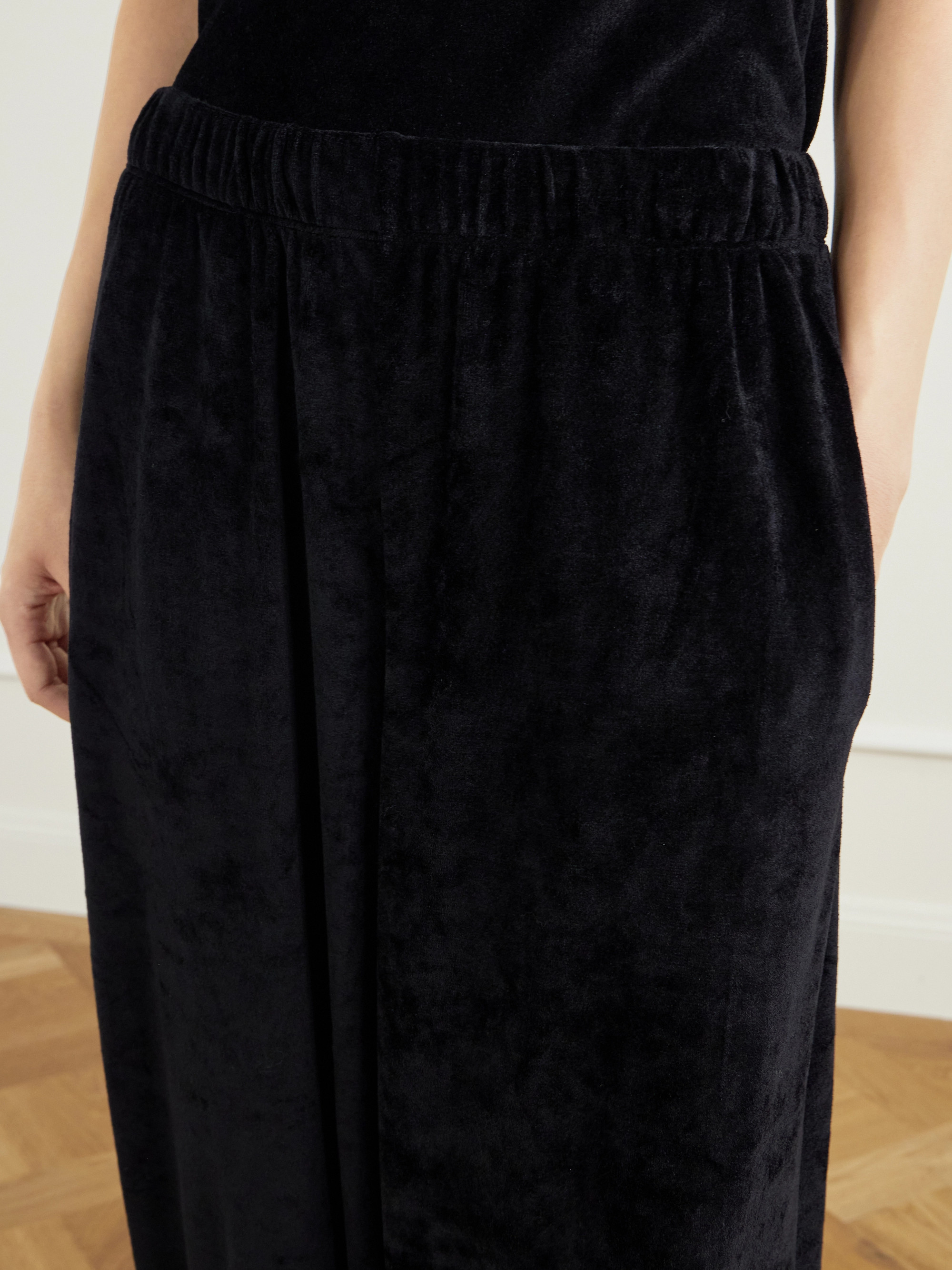 Suzie Kondi Paxos velour tapered sweatpants