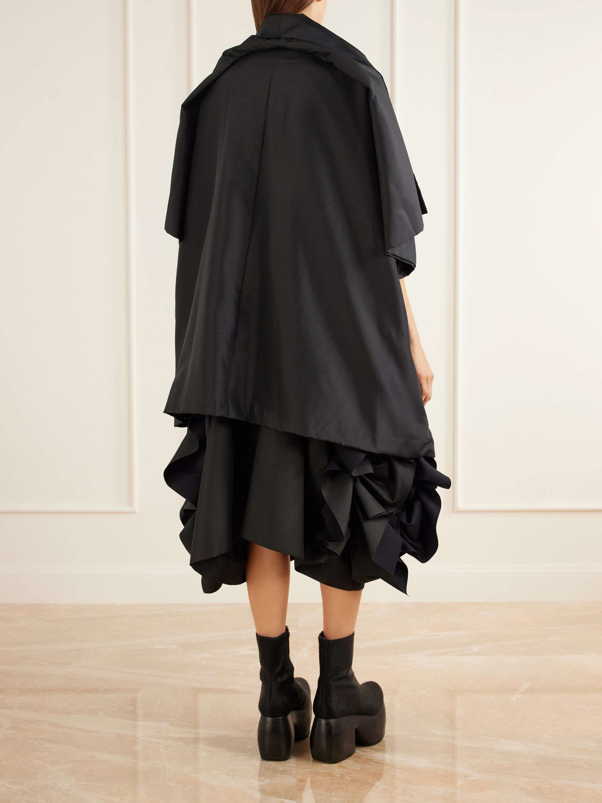 COMME des GARÇONS 