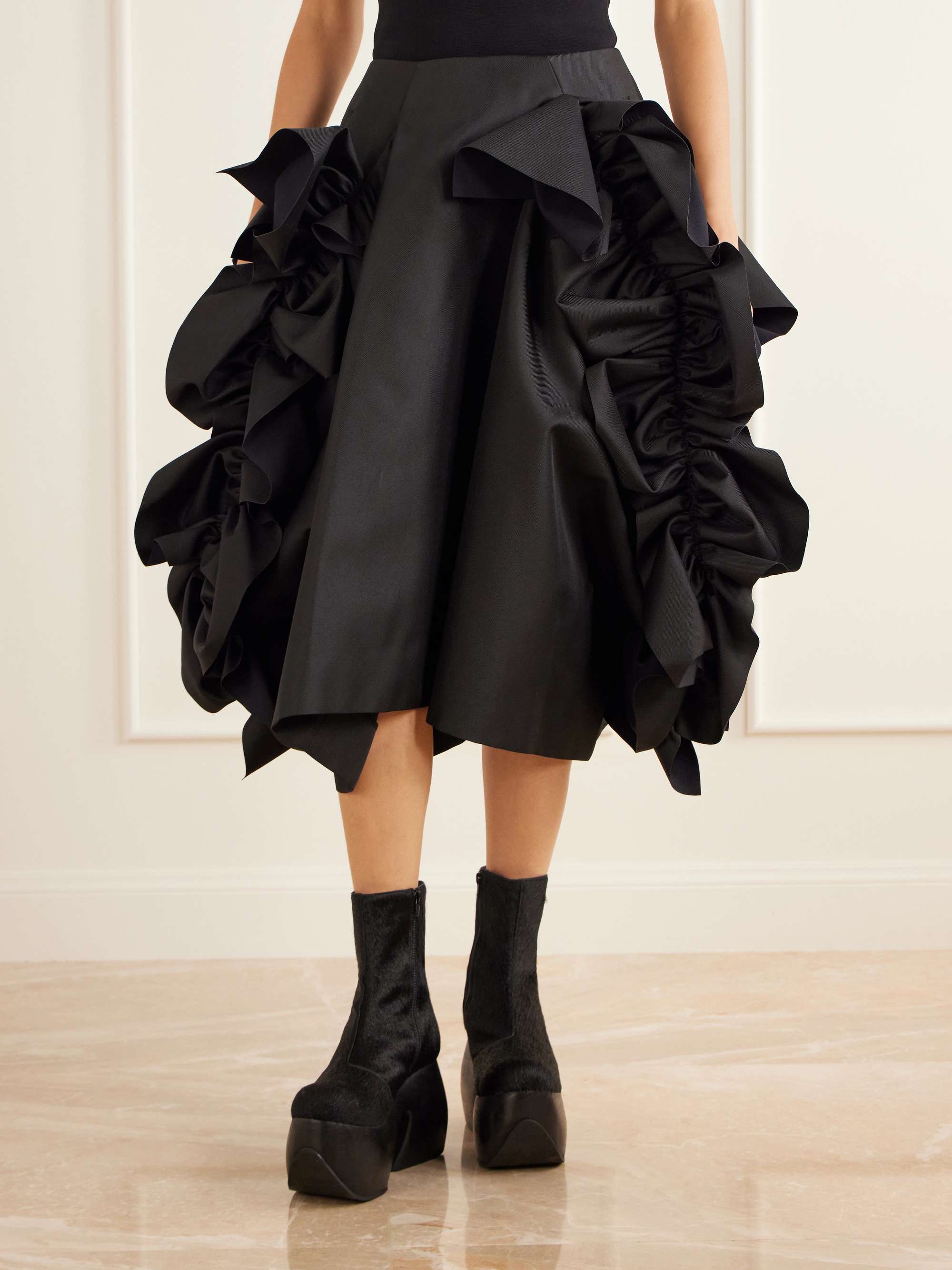 COMME des GARÇONS 