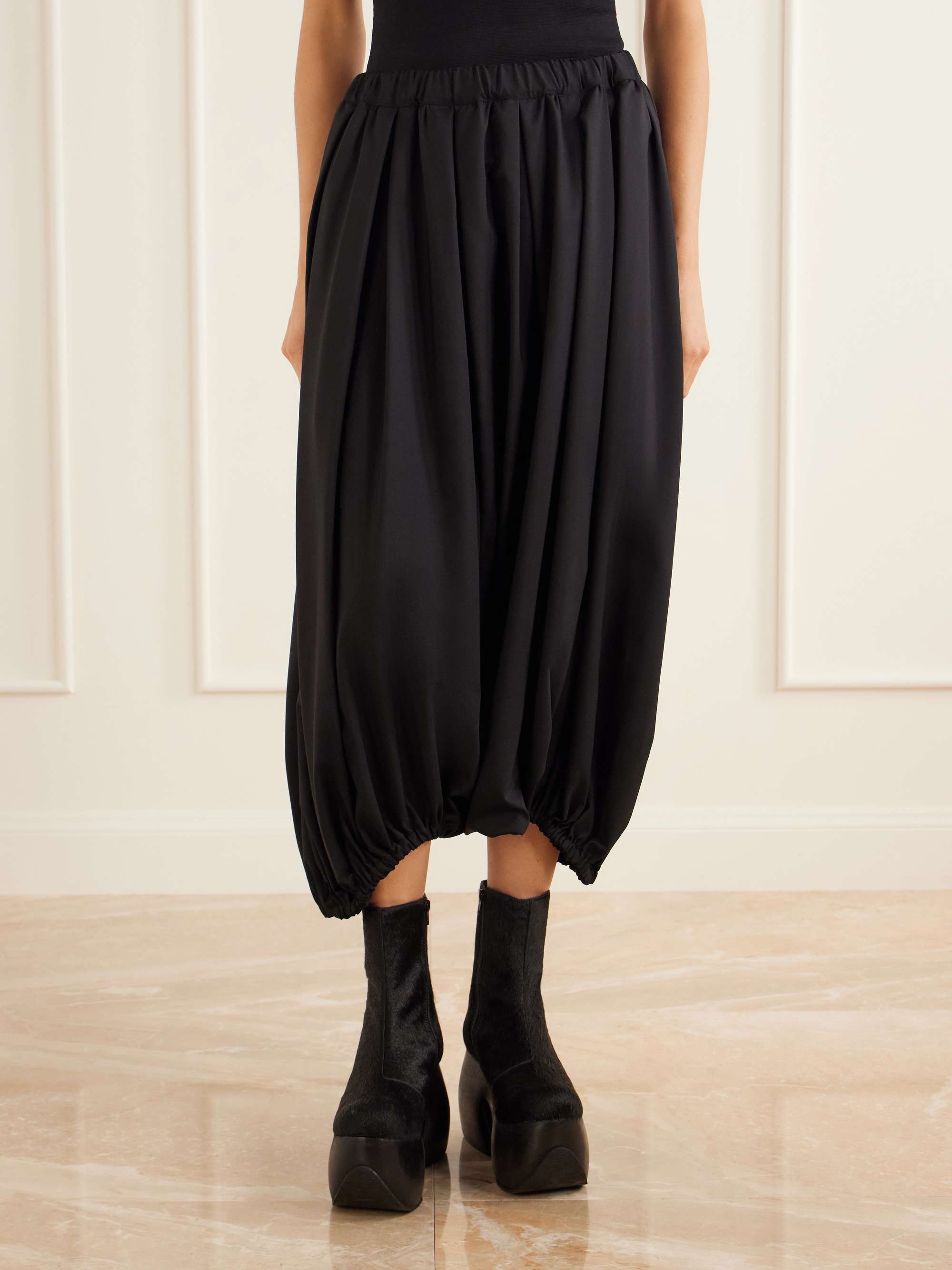 COMME des GARÇONS 