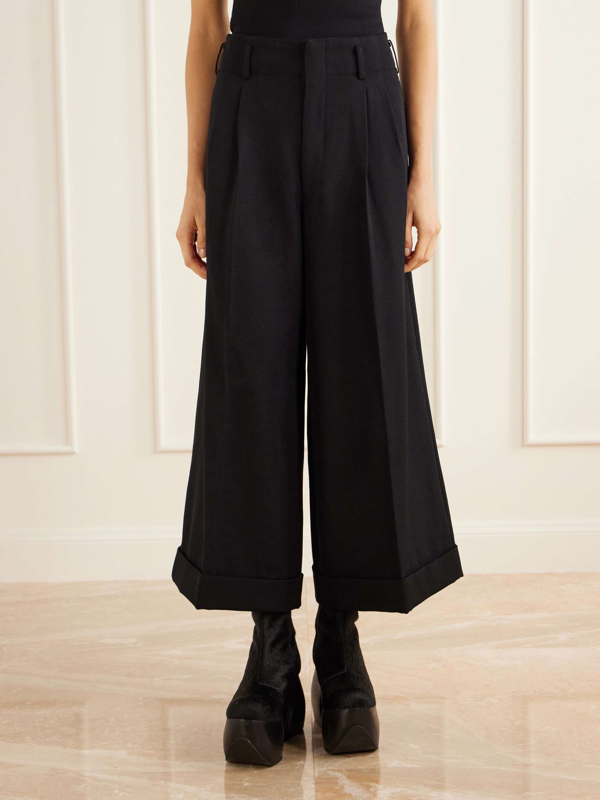 COMME des GARÇONS 