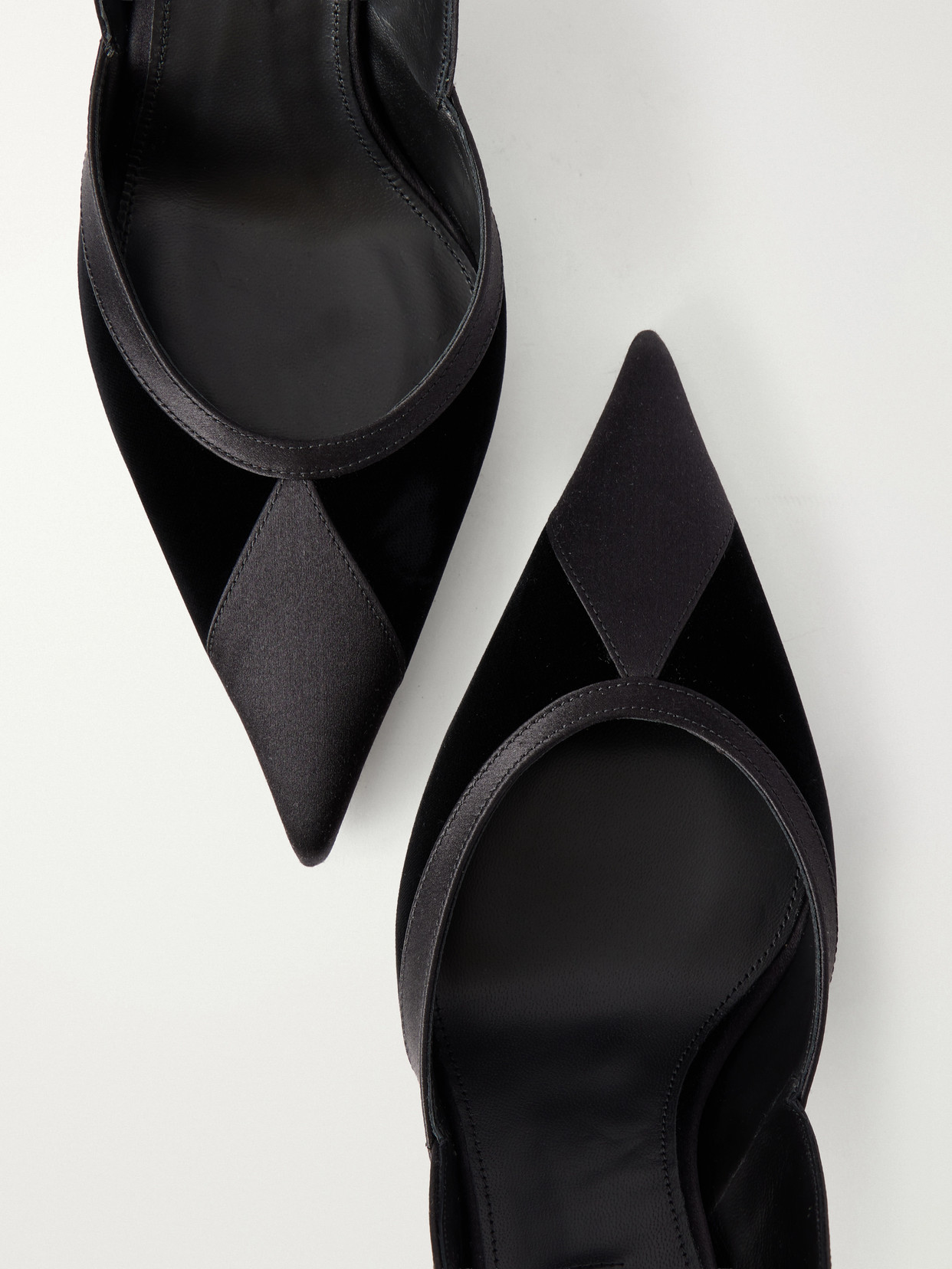 Shadow 85 Velvet And Pumps