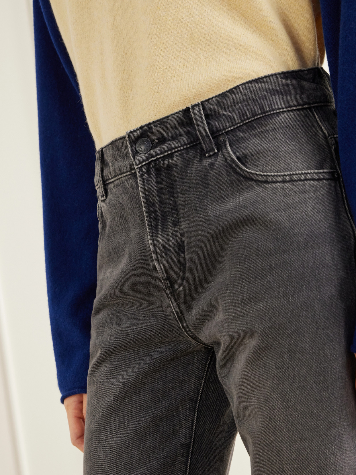 Weekender Mid-Rise Straight-Leg Jeans