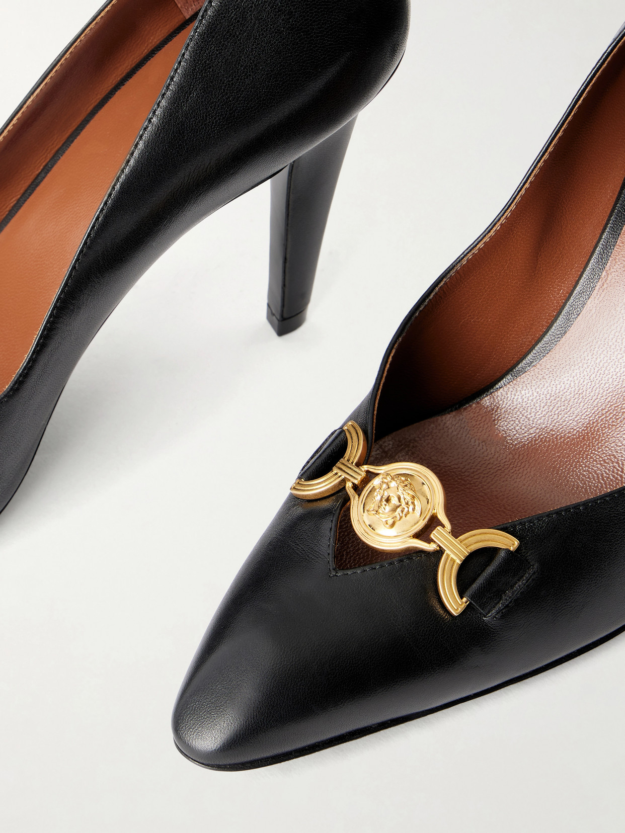 Clelia 90 Medusa-Embellished Pumps