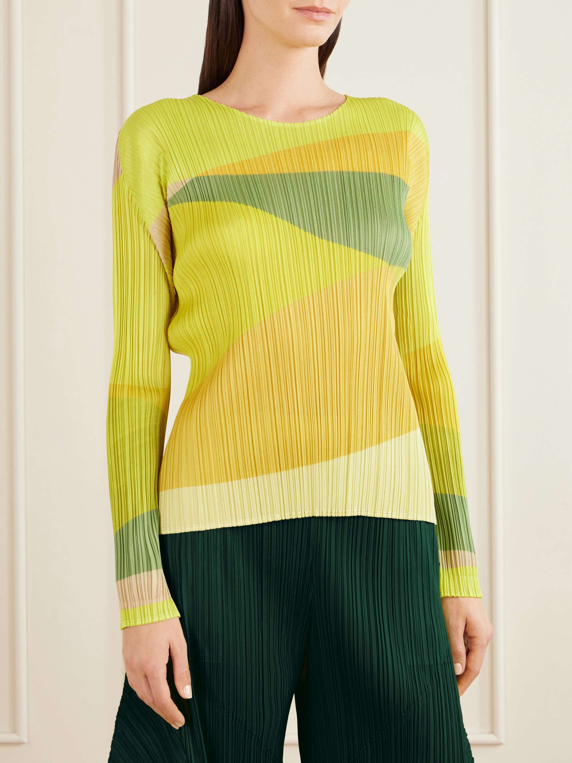 PLEATS PLEASE ISSEY MIYAKE 
