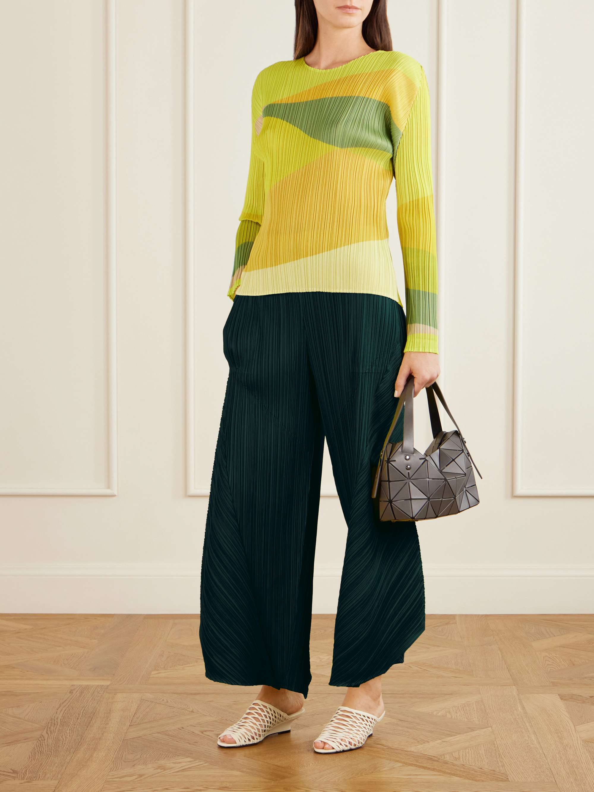 PLEATS PLEASE ISSEY MIYAKE 