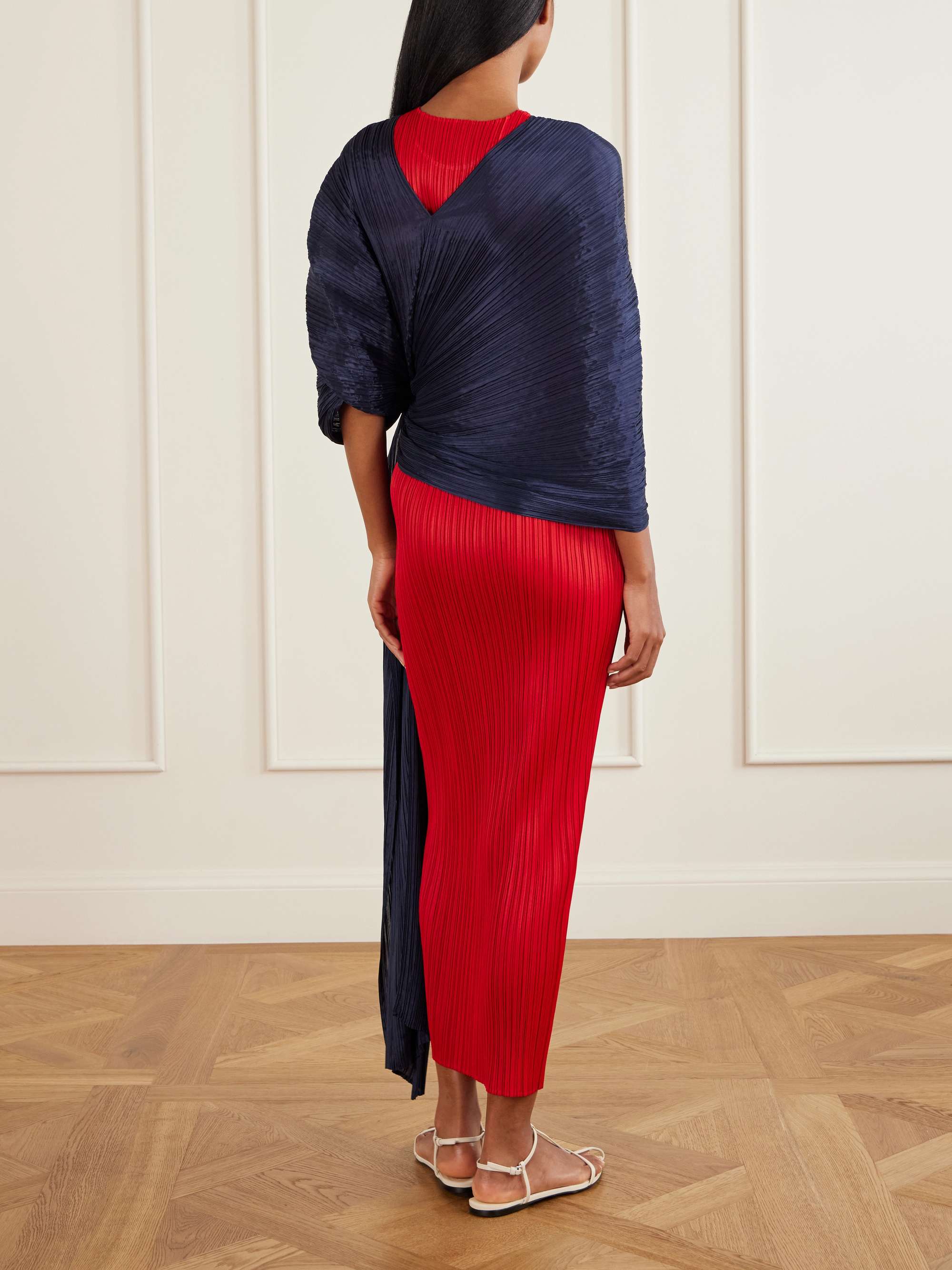 PLEATS PLEASE ISSEY MIYAKE 