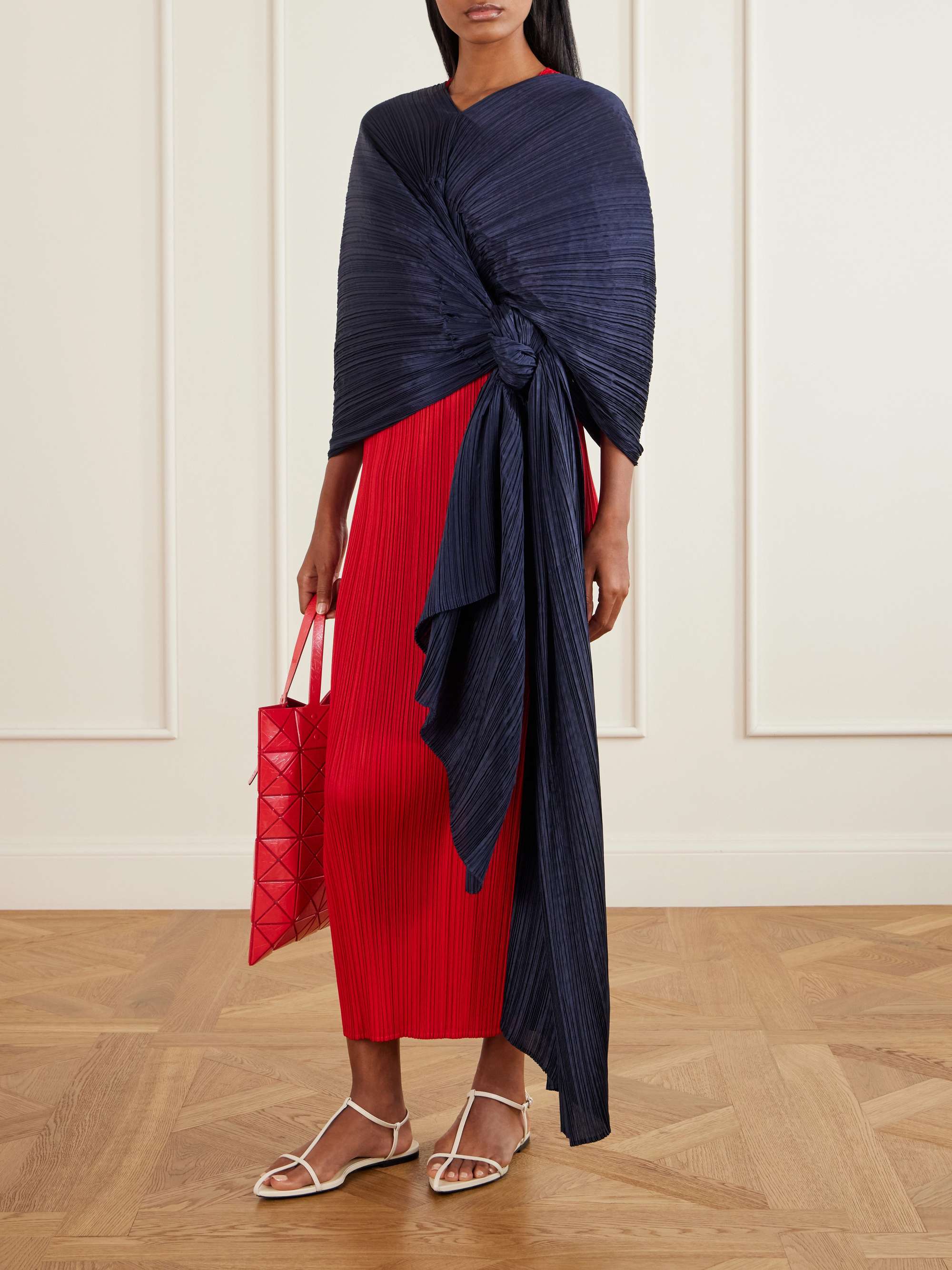 PLEATS PLEASE ISSEY MIYAKE 