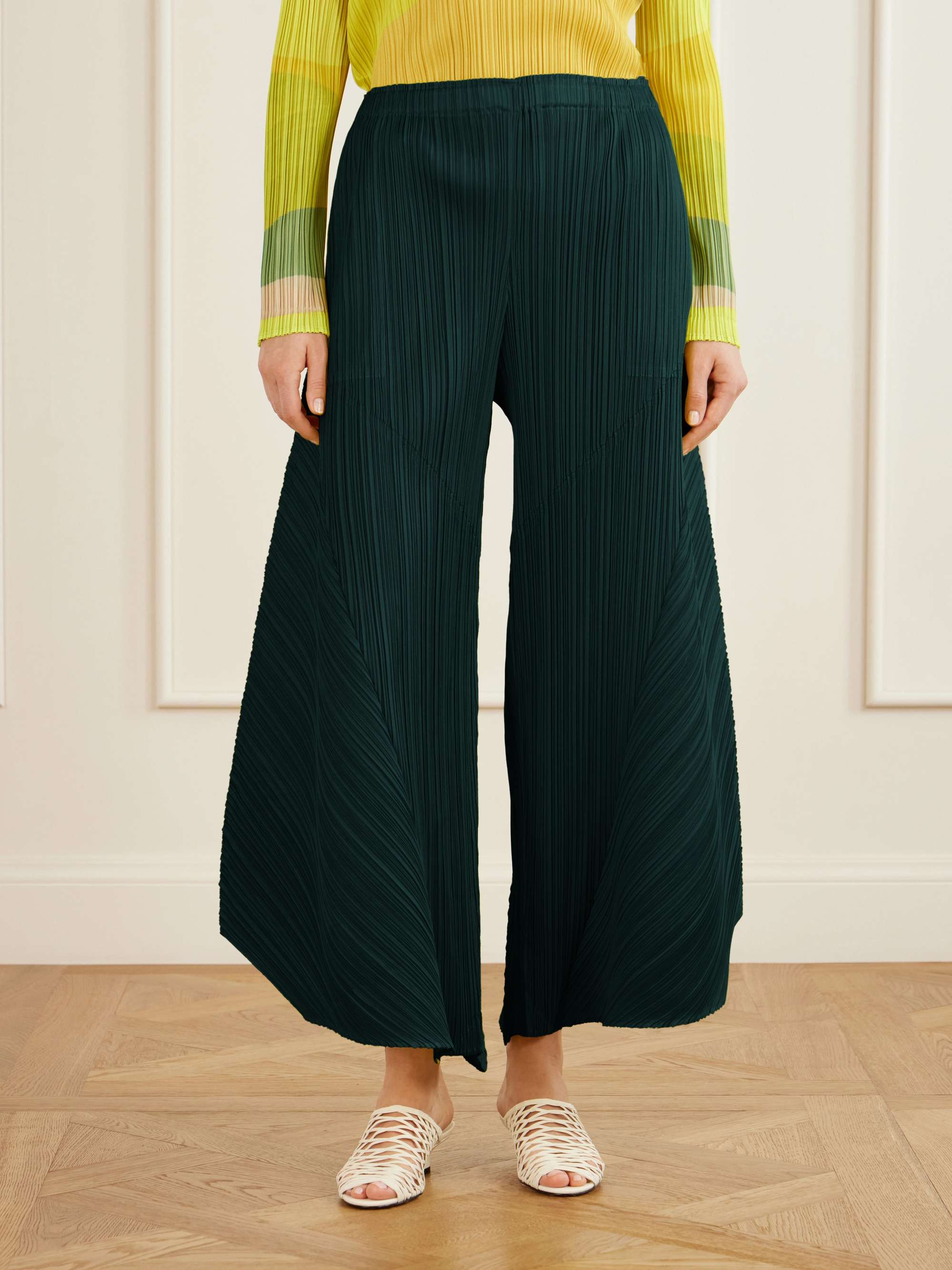 PLEATS PLEASE ISSEY MIYAKE 