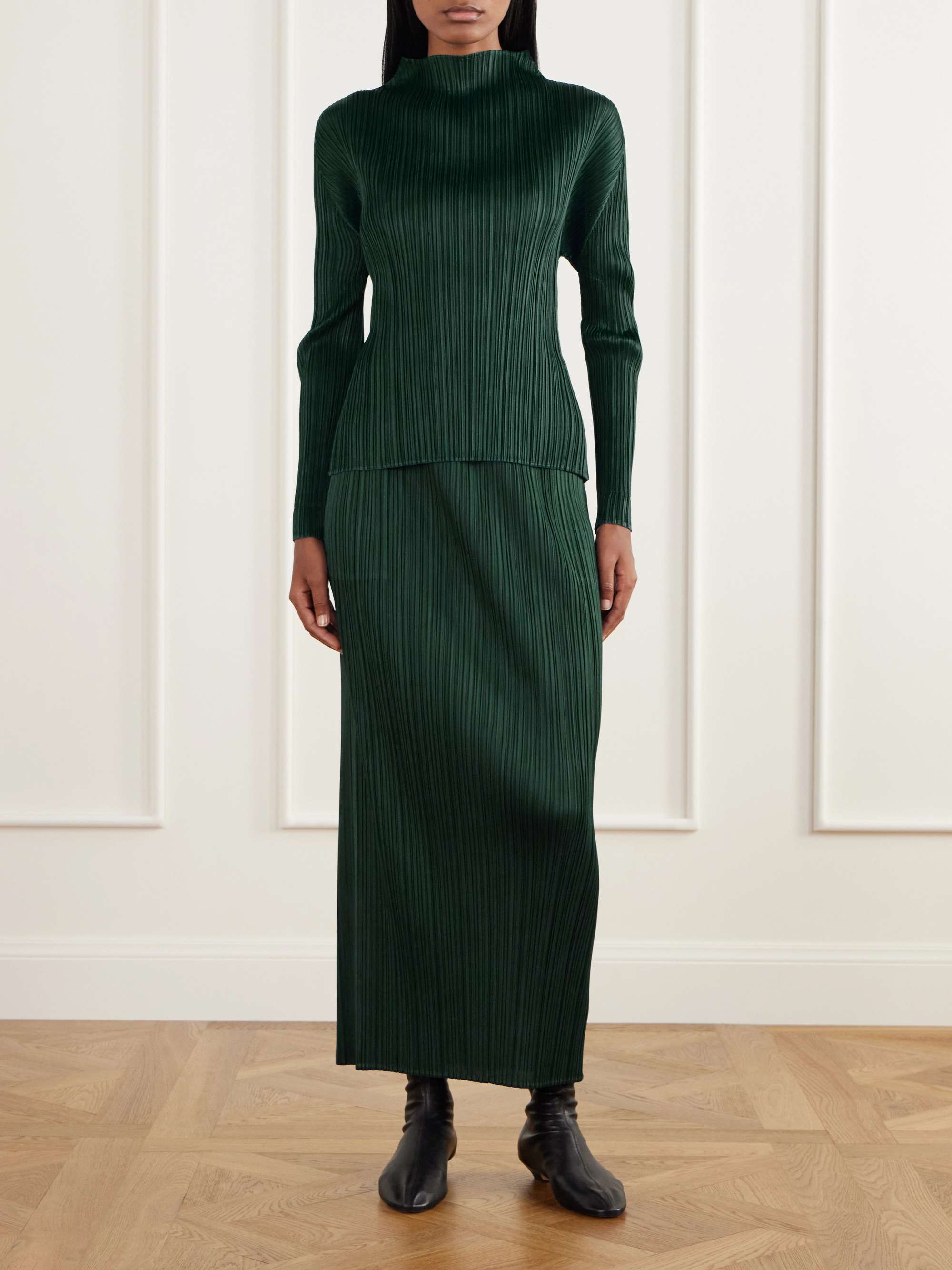 PLEATS PLEASE ISSEY MIYAKE 