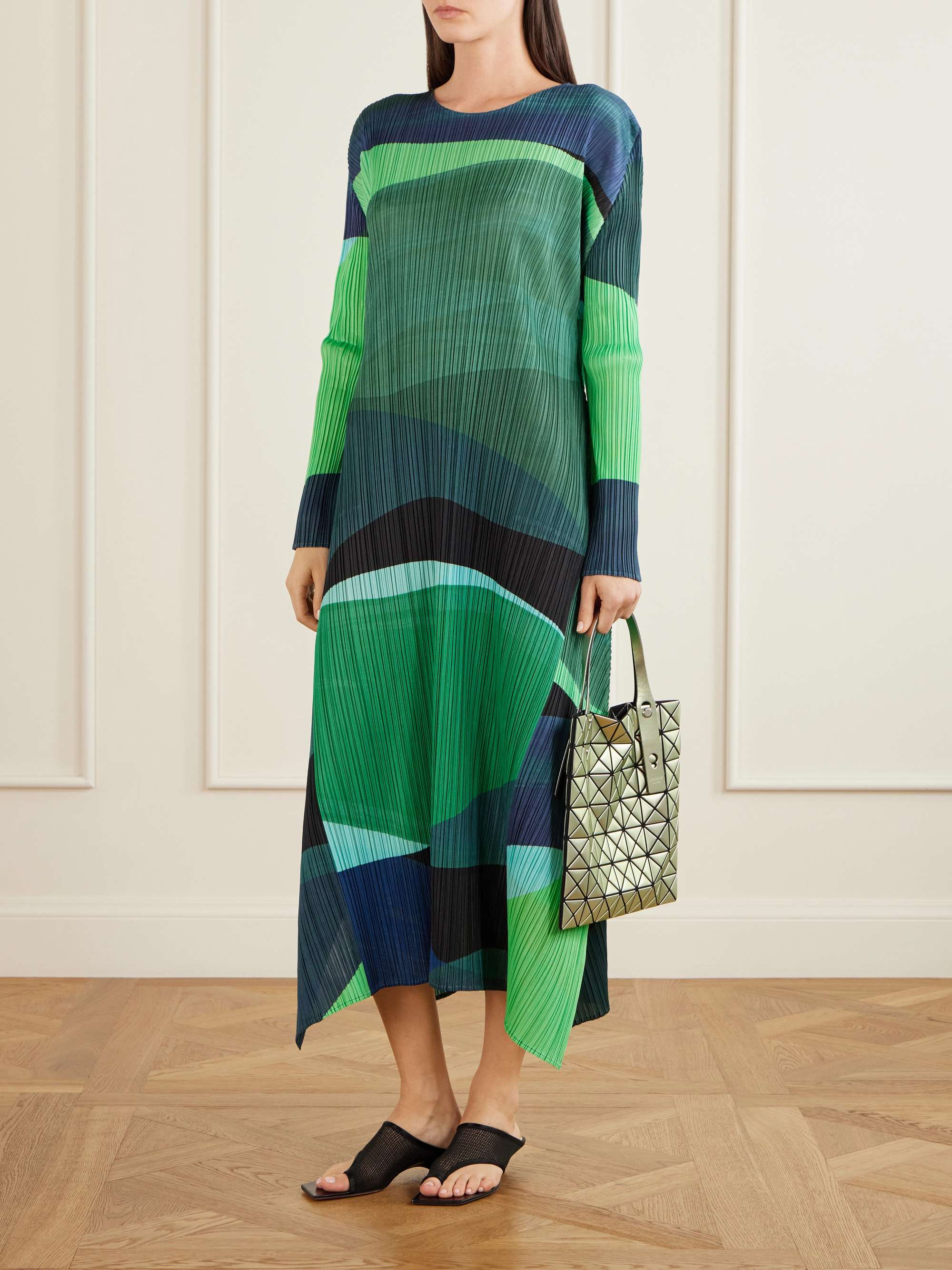 PLEATS PLEASE ISSEY MIYAKE 