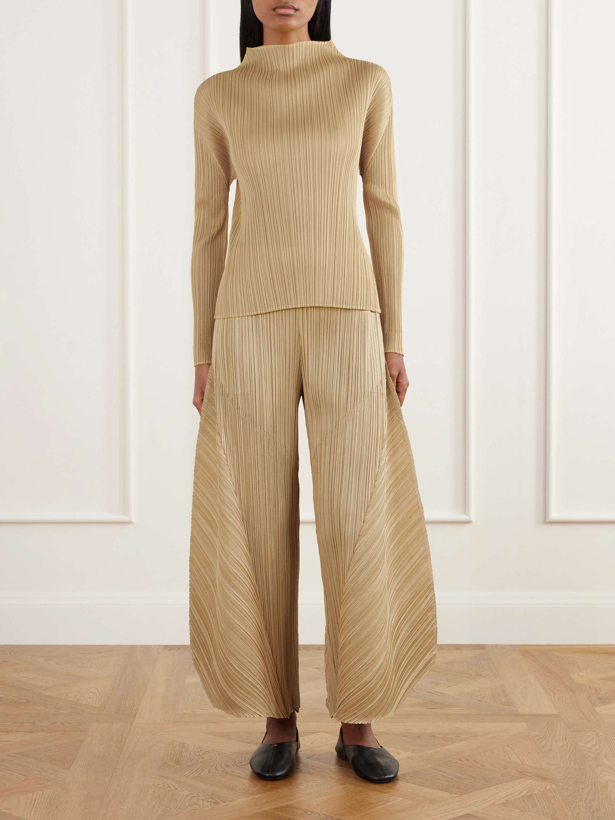 PLEATS PLEASE ISSEY MIYAKE 