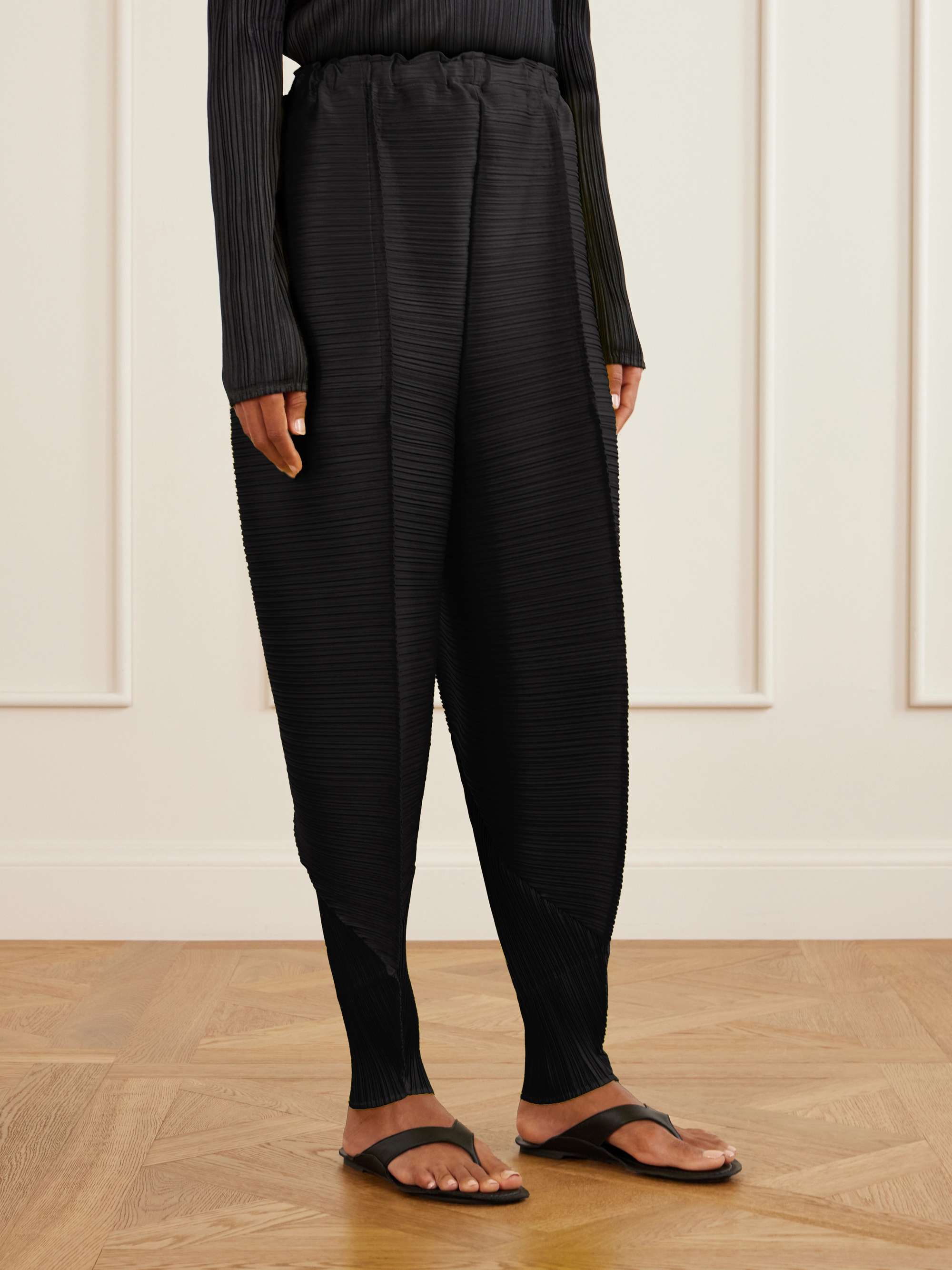 PLEATS PLEASE ISSEY MIYAKE 