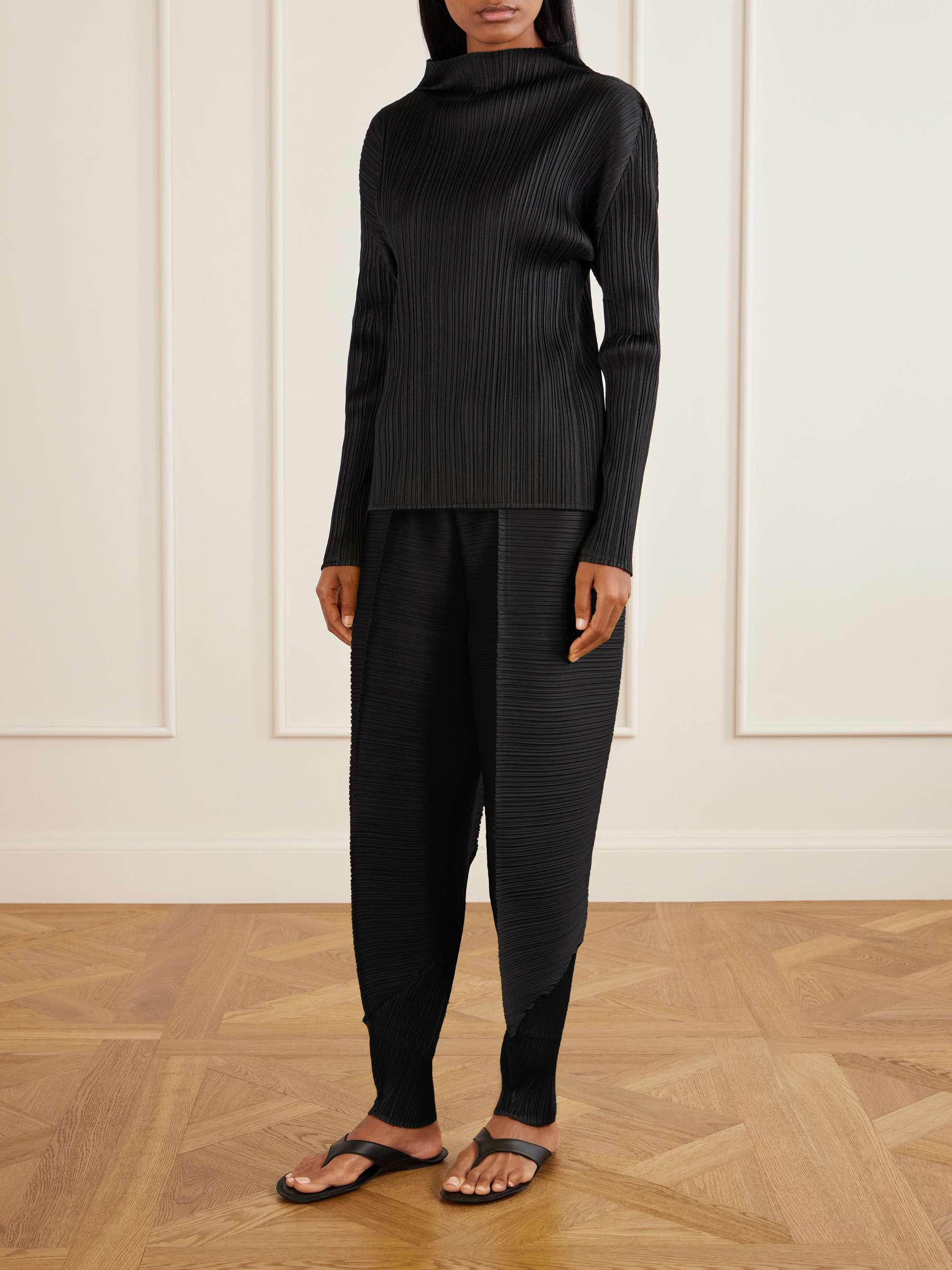 PLEATS PLEASE ISSEY MIYAKE 