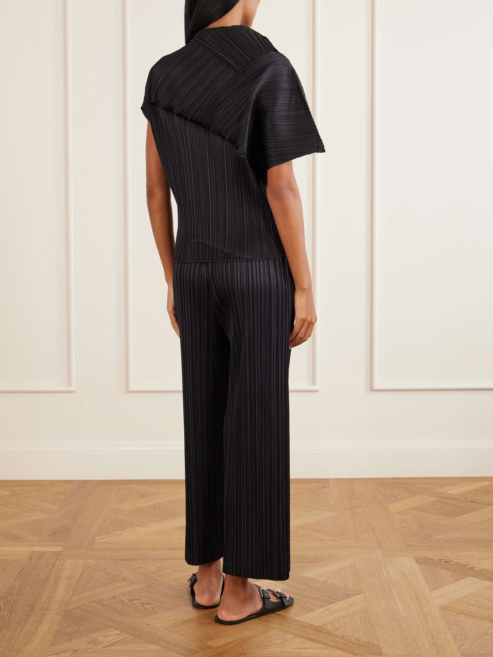 PLEATS PLEASE ISSEY MIYAKE 