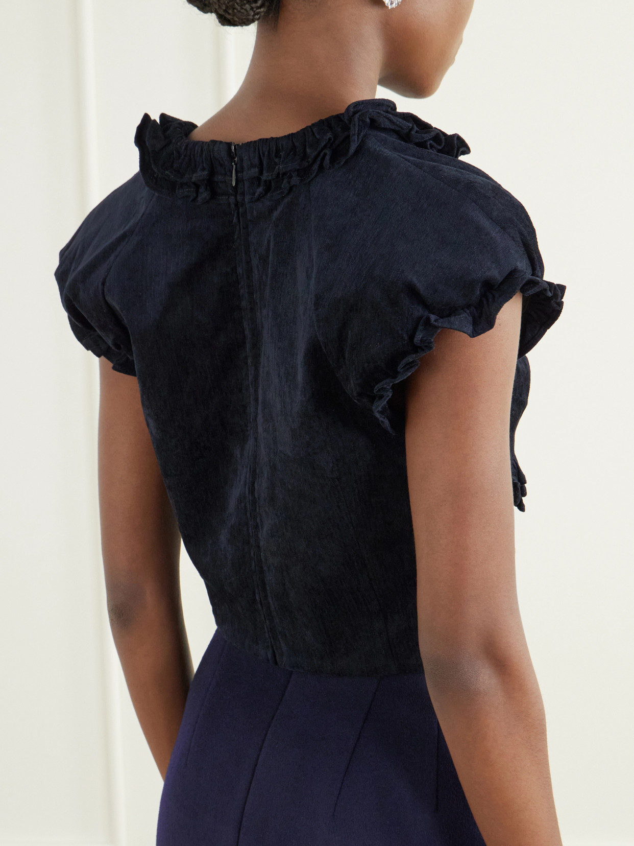 Shushu/Tong - Crisscross Cropped Bow-Detailed Ruffled Velvet Top