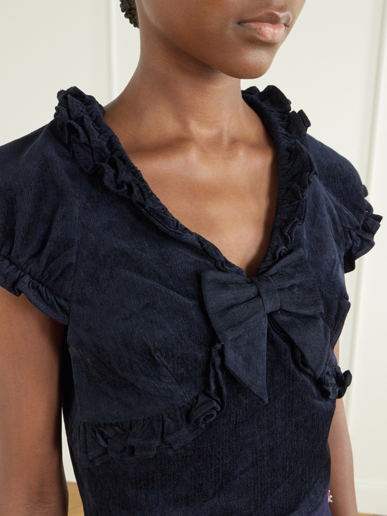 Shushu/Tong - Crisscross Cropped Bow-Detailed Ruffled Velvet Top