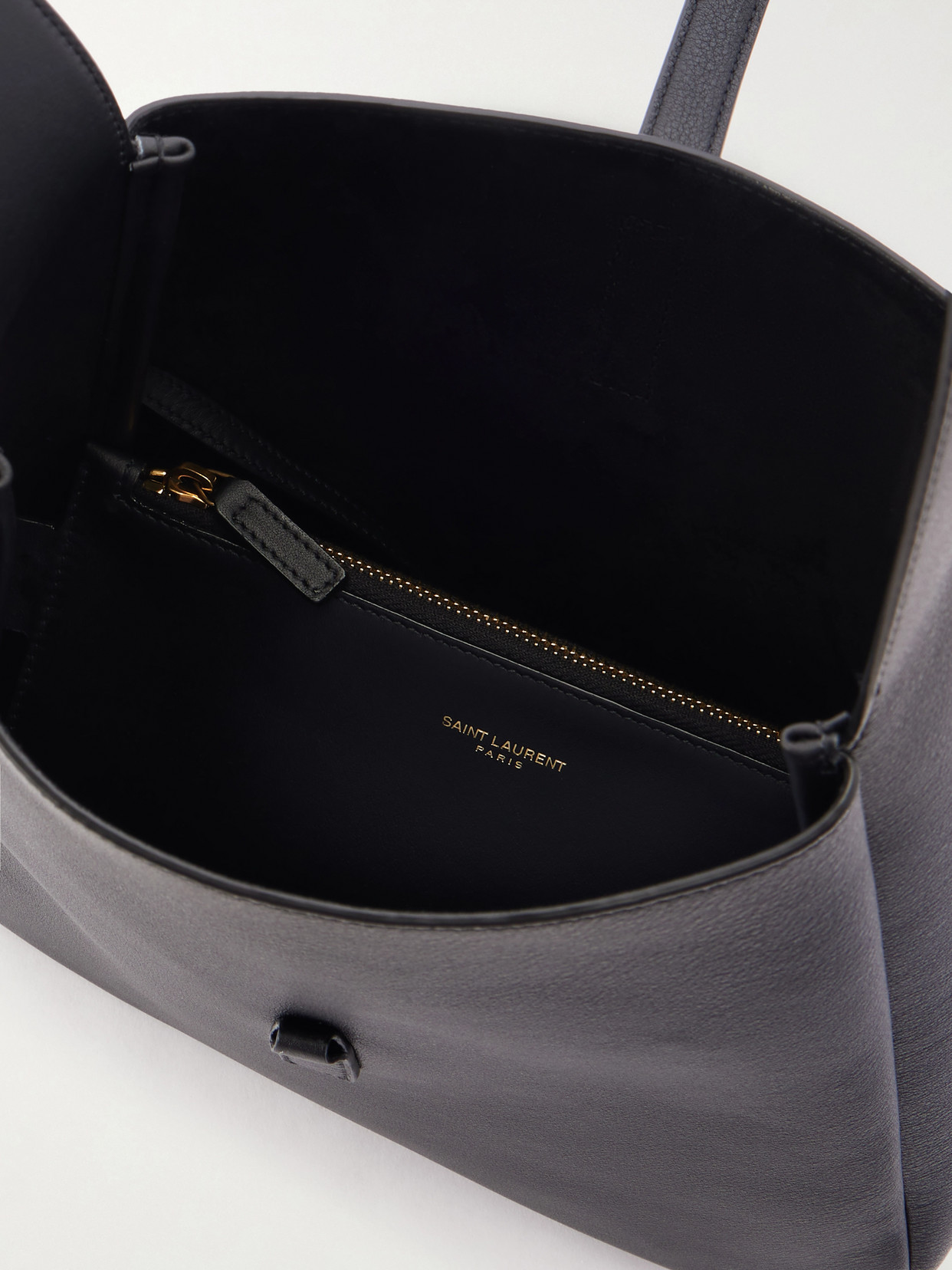 Le 5 À 7 Shoulder Bag