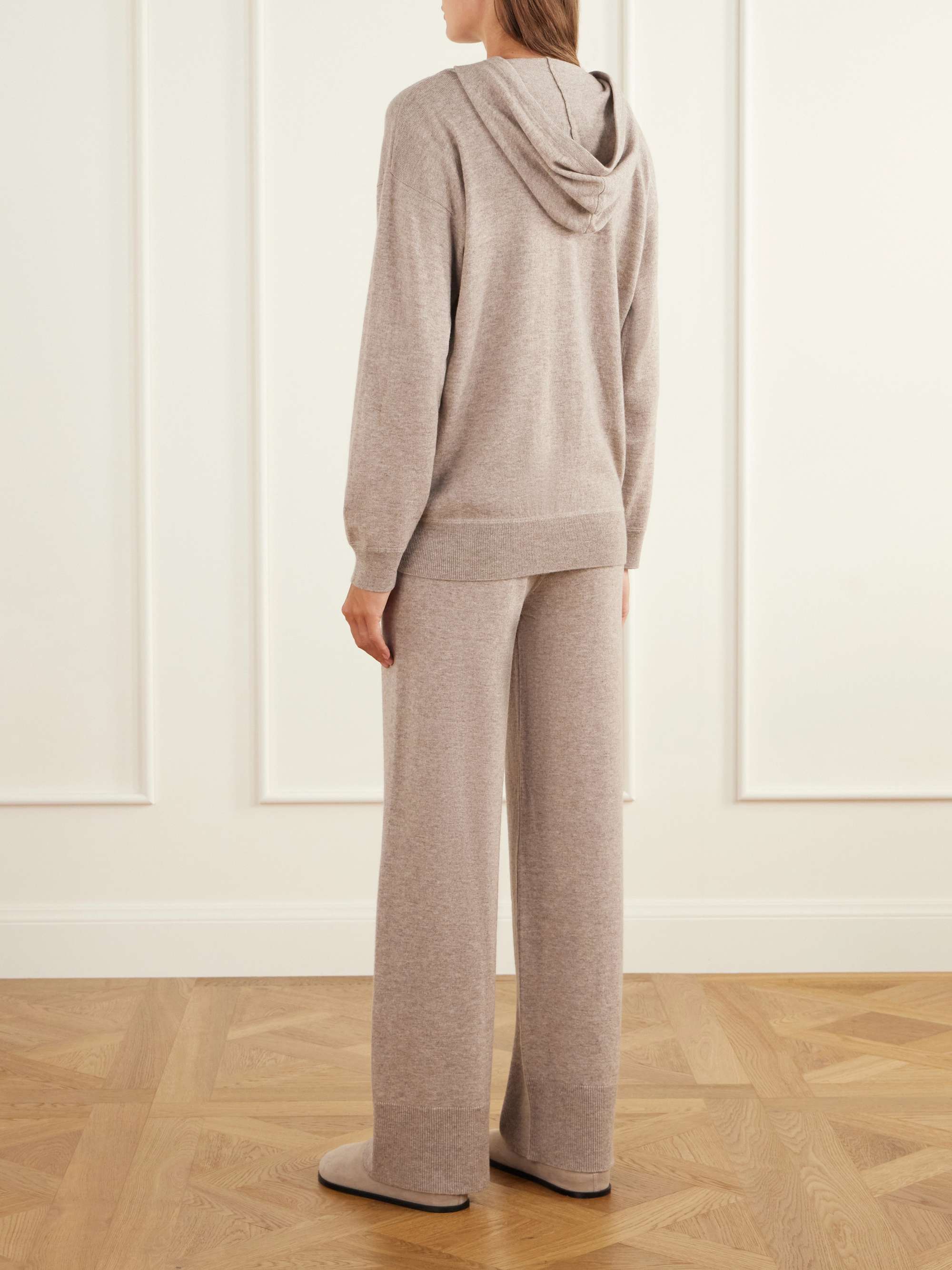 ALLUDE 