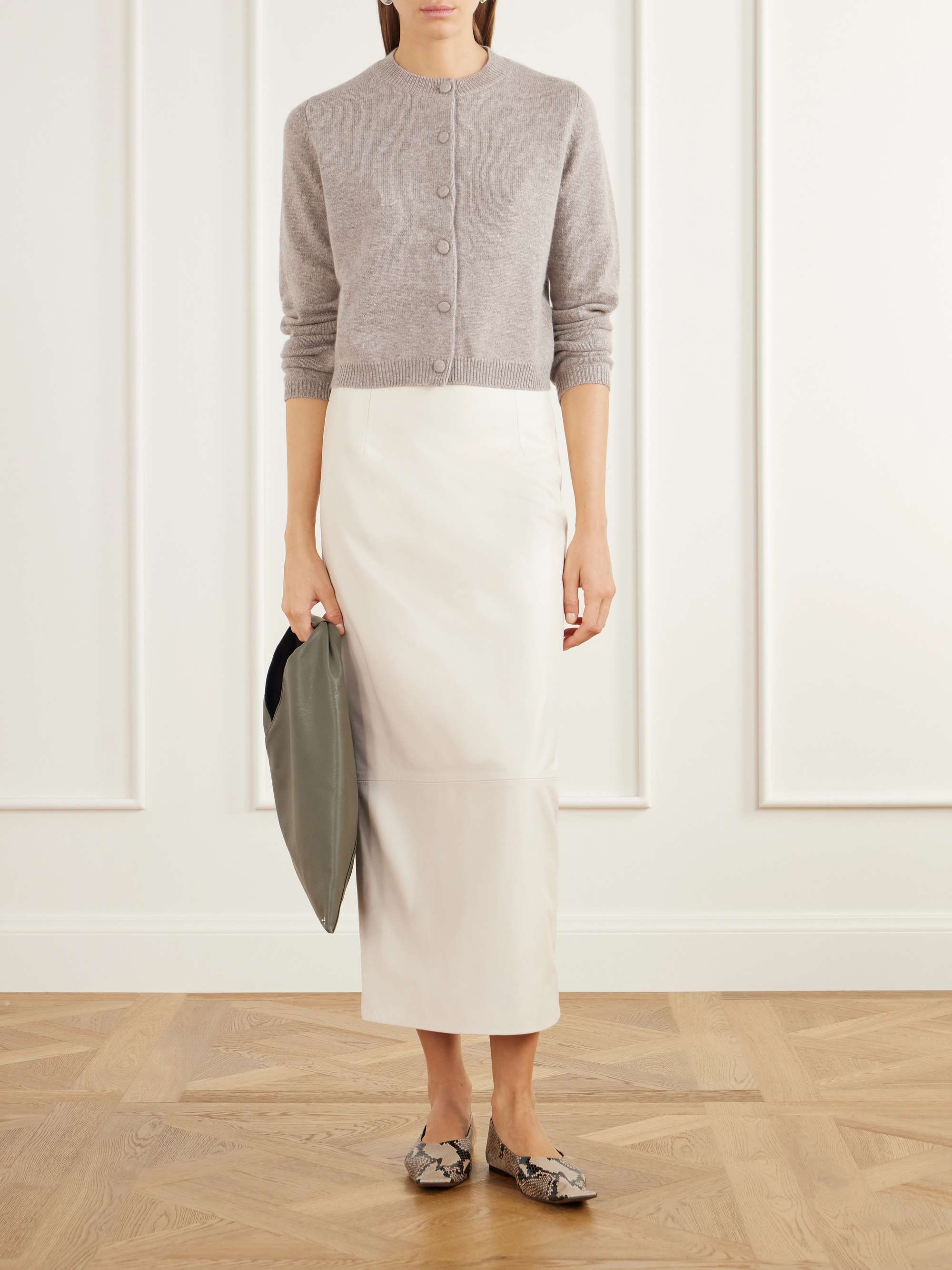 ALLUDE 