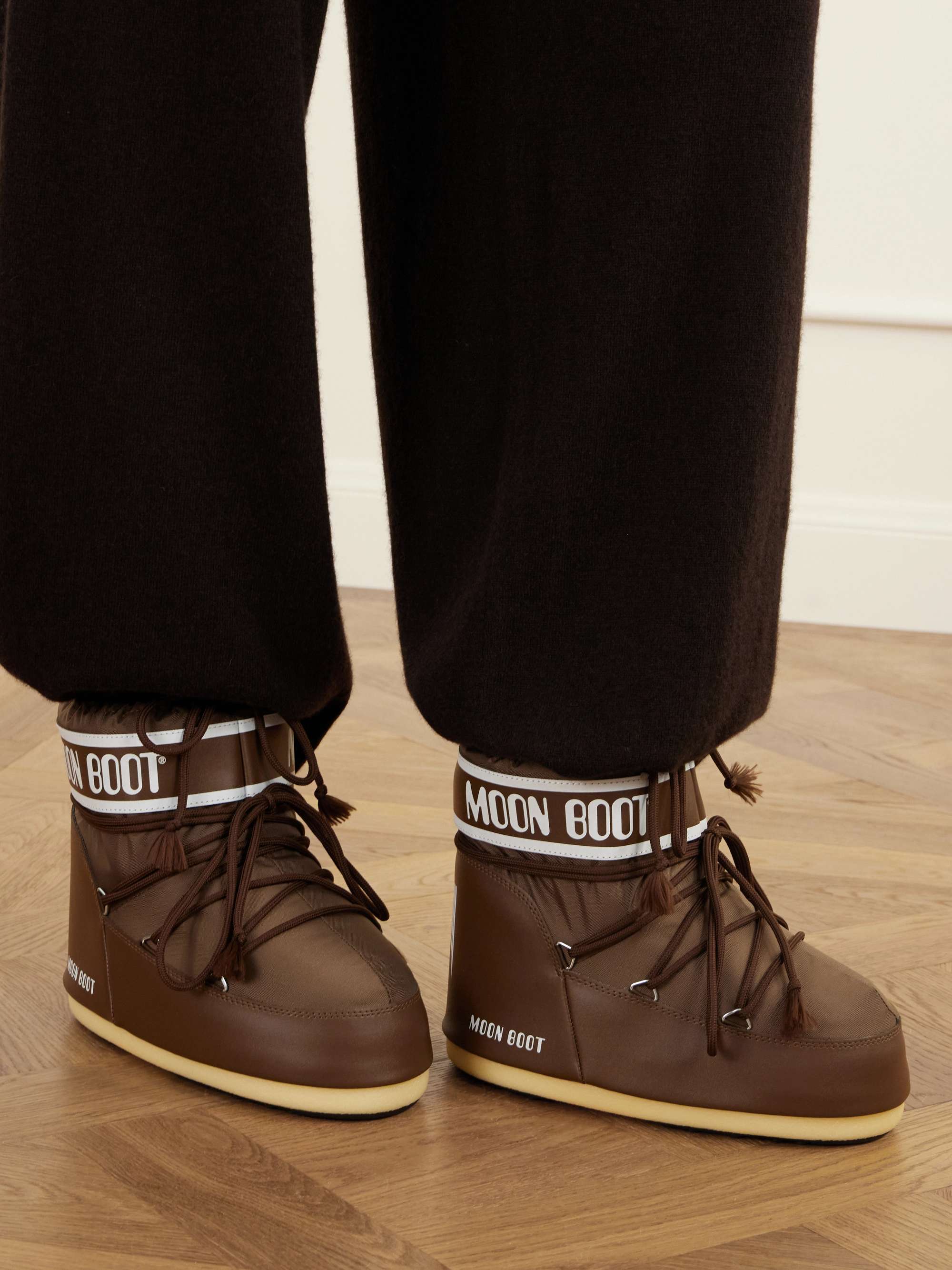 MOON BOOT 