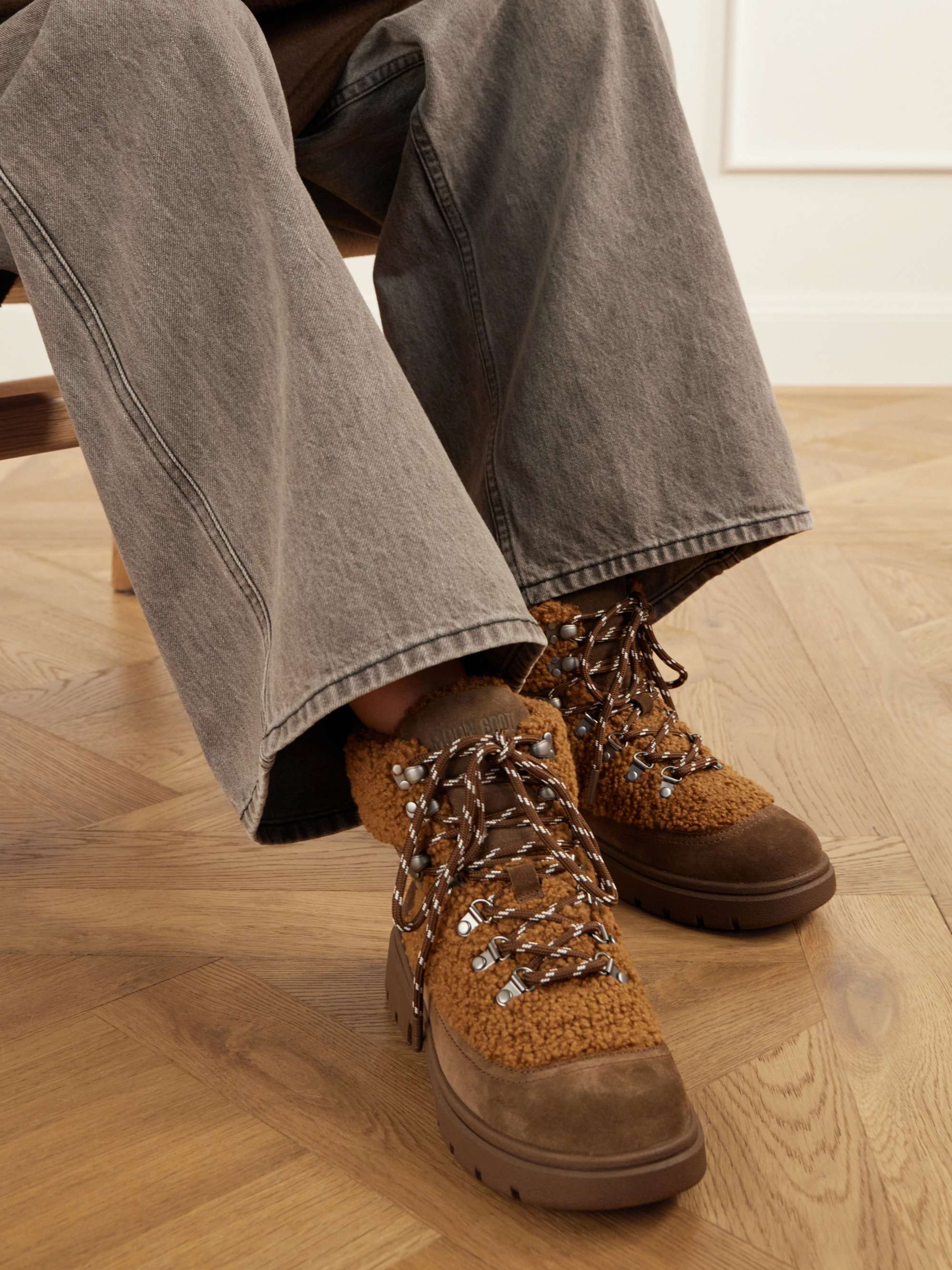 MOON BOOT 