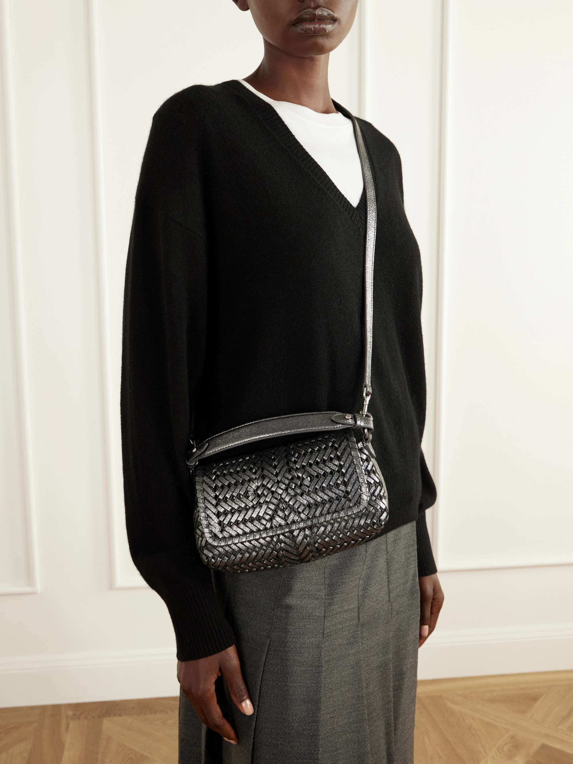 Anya Hindmarch メタリック ショルダーバッグ　Neeson ANYA HINDMARCH The Neeson New metallic woven leather top-handle